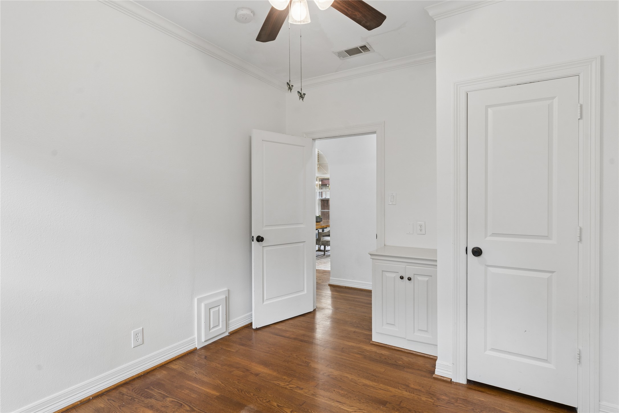 6417 Lakeshore Drive