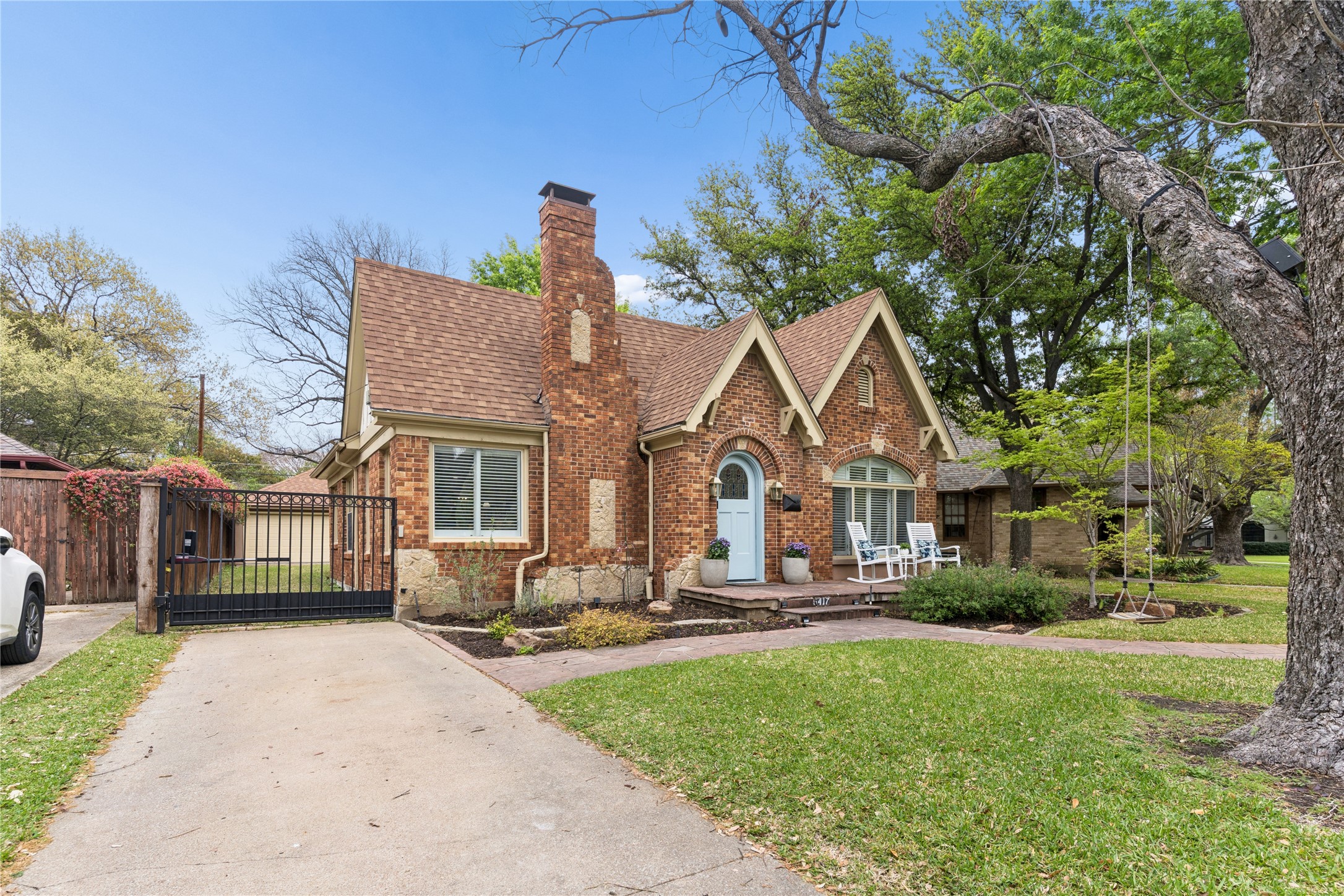 6417 Lakeshore Drive