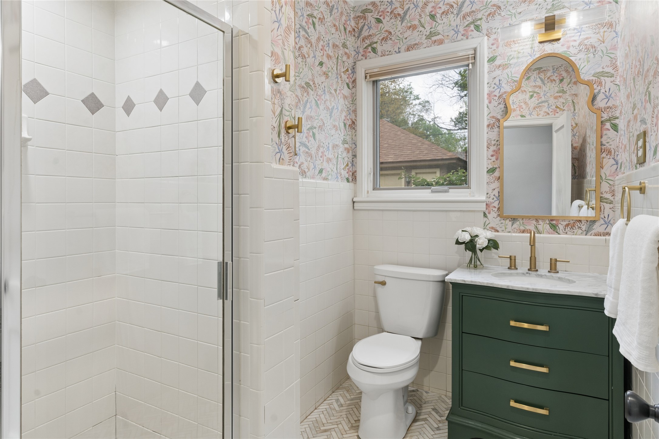 6417 Lakeshore Drive