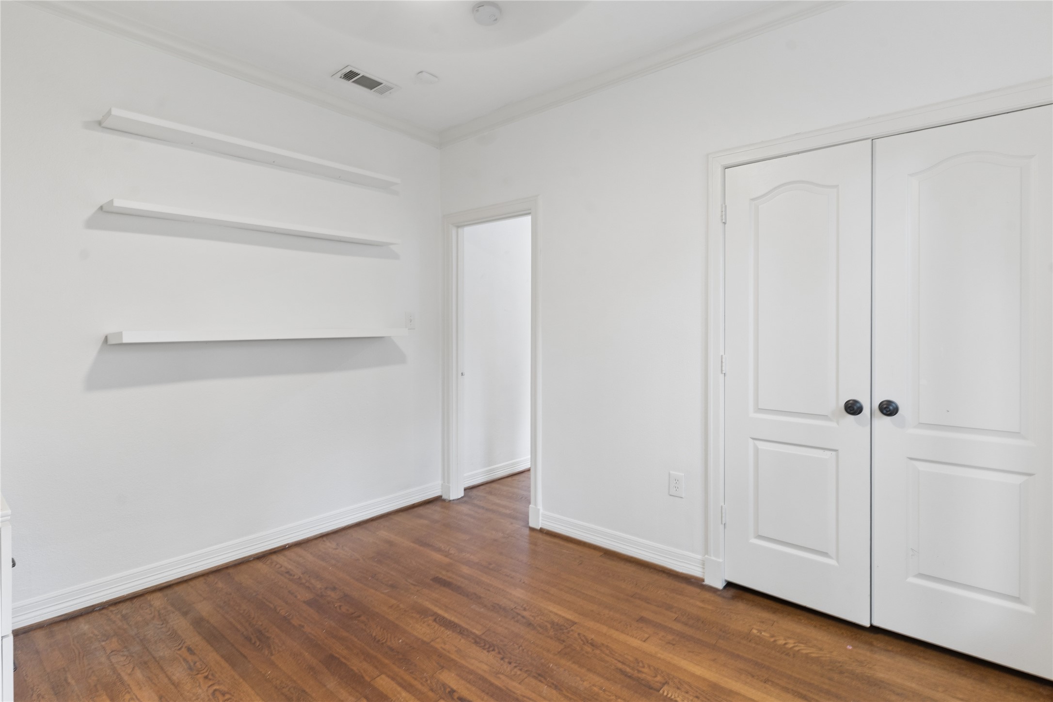 6417 Lakeshore Drive