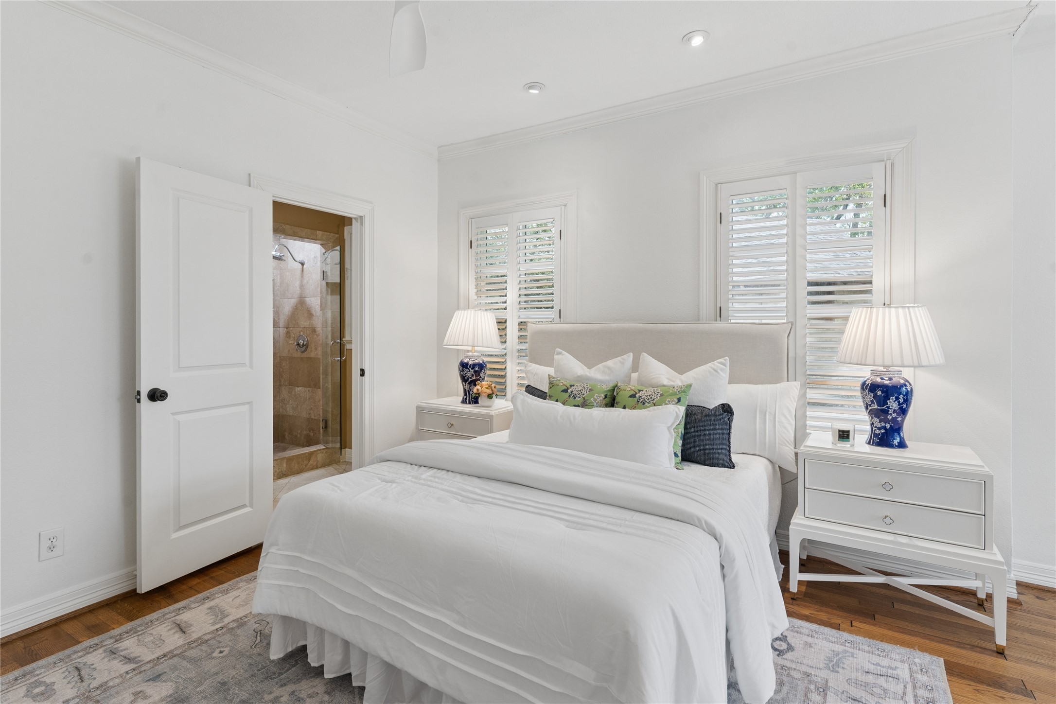 6417 Lakeshore Drive