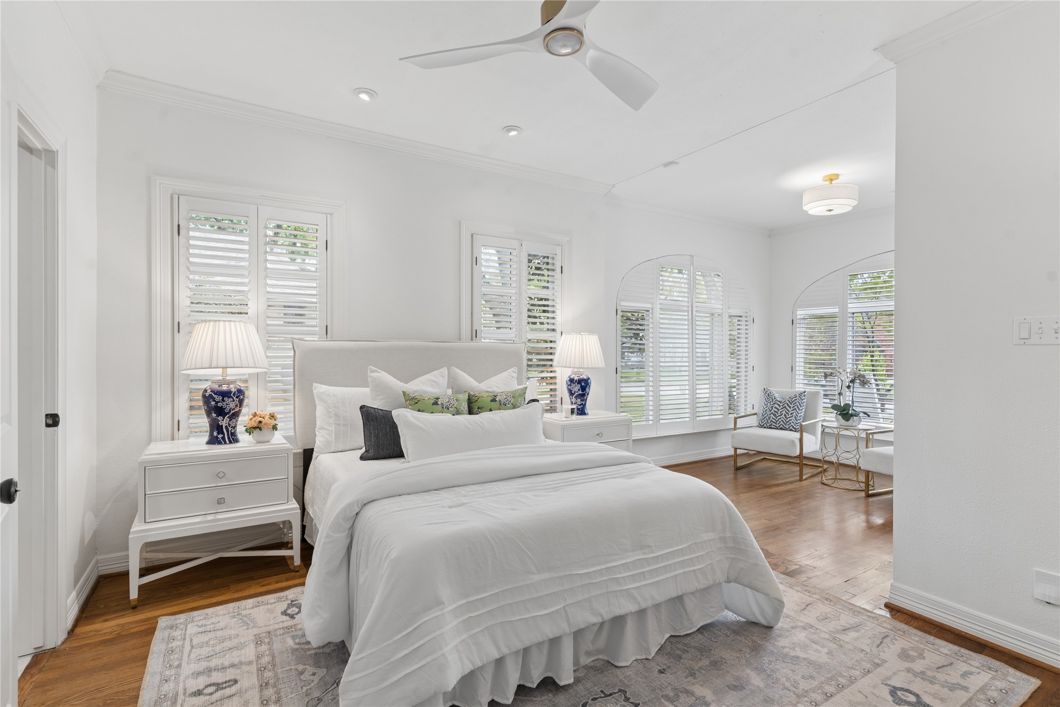 6417 Lakeshore Drive