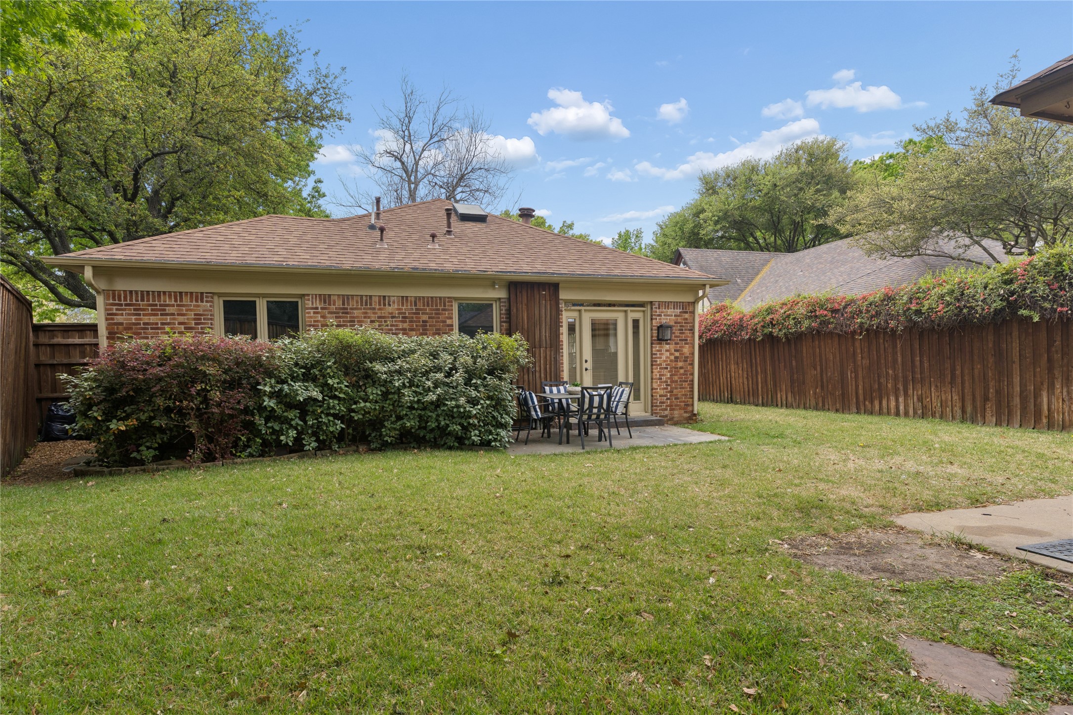 6417 Lakeshore Drive