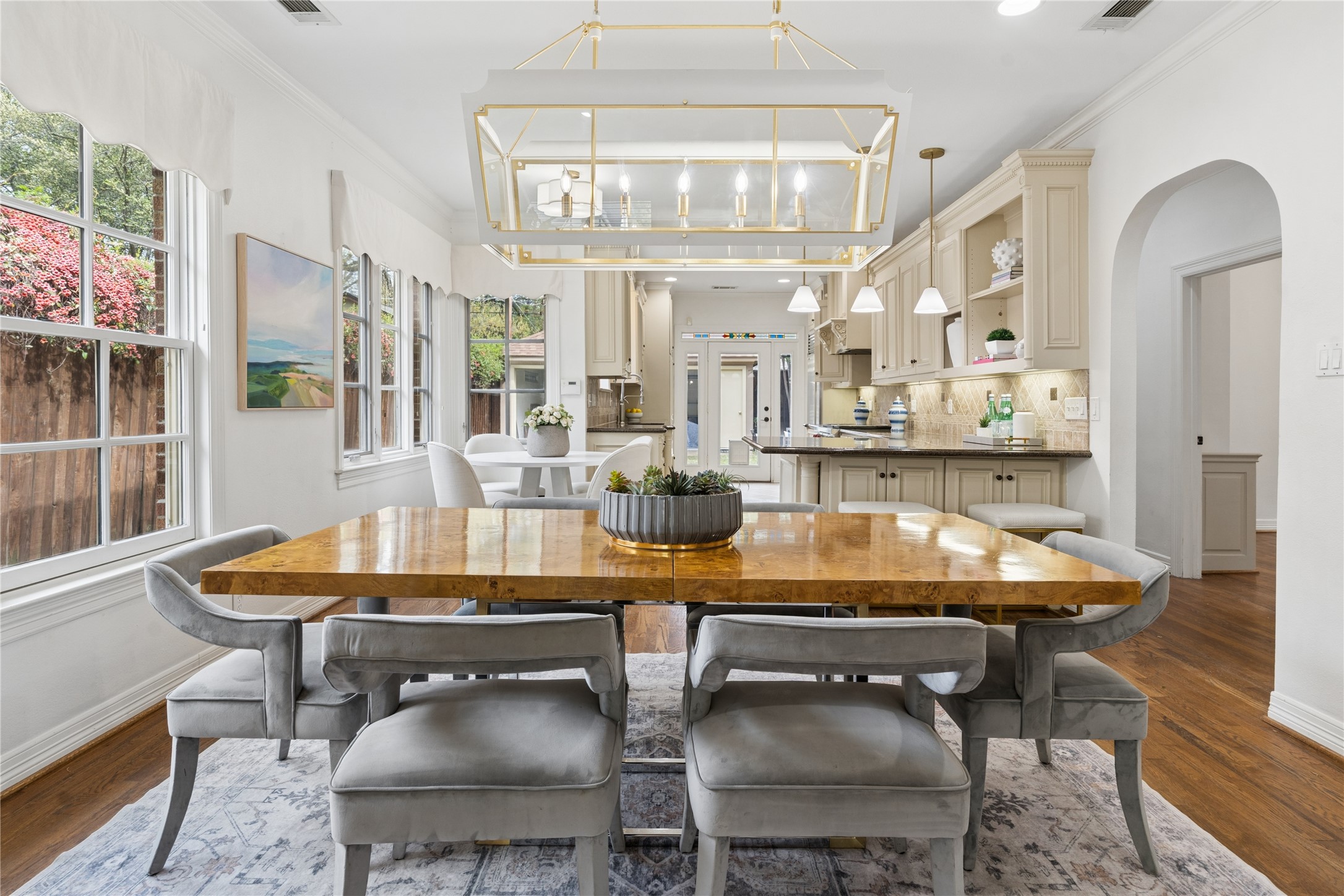 6417 Lakeshore Drive