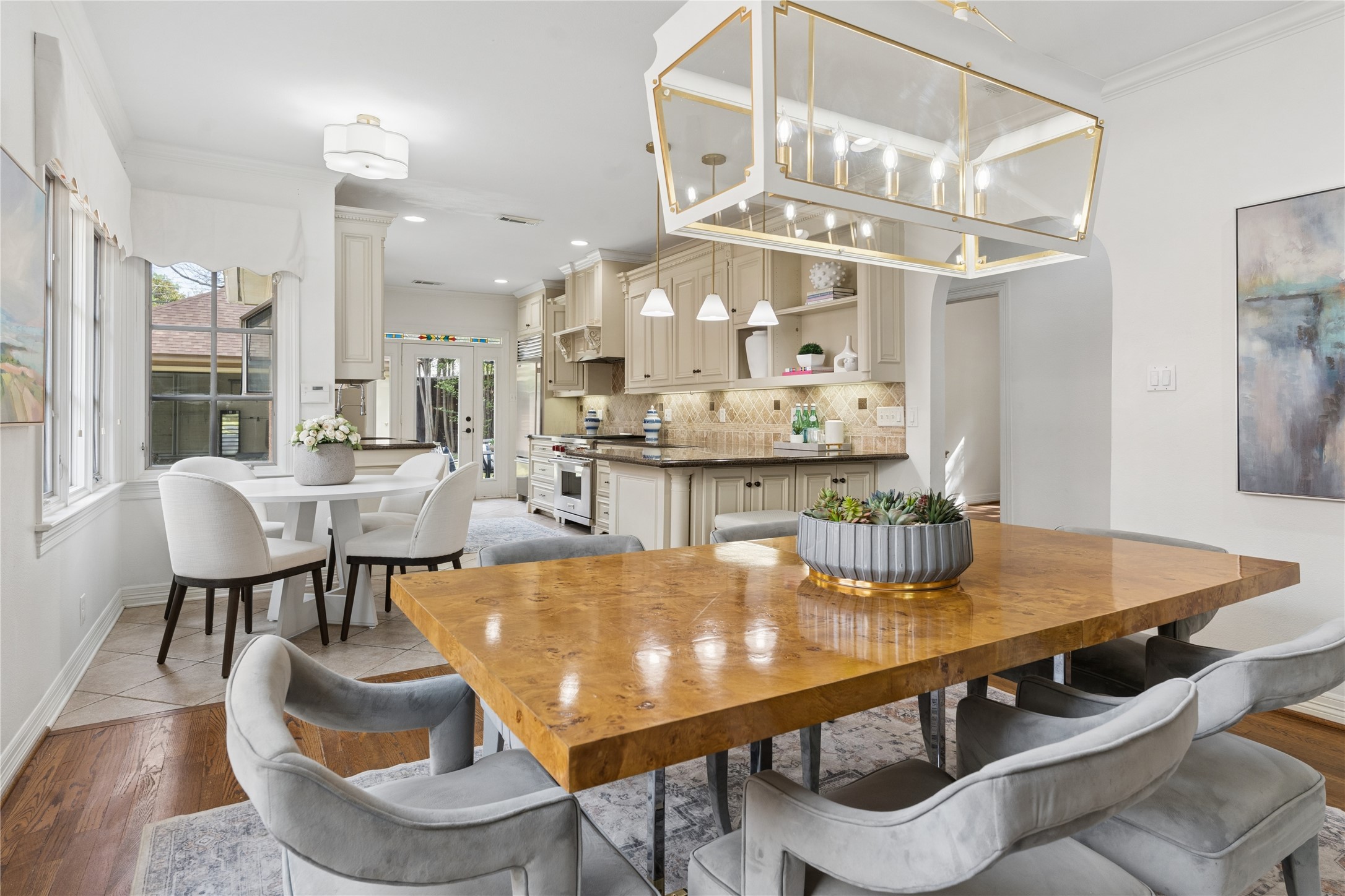 6417 Lakeshore Drive