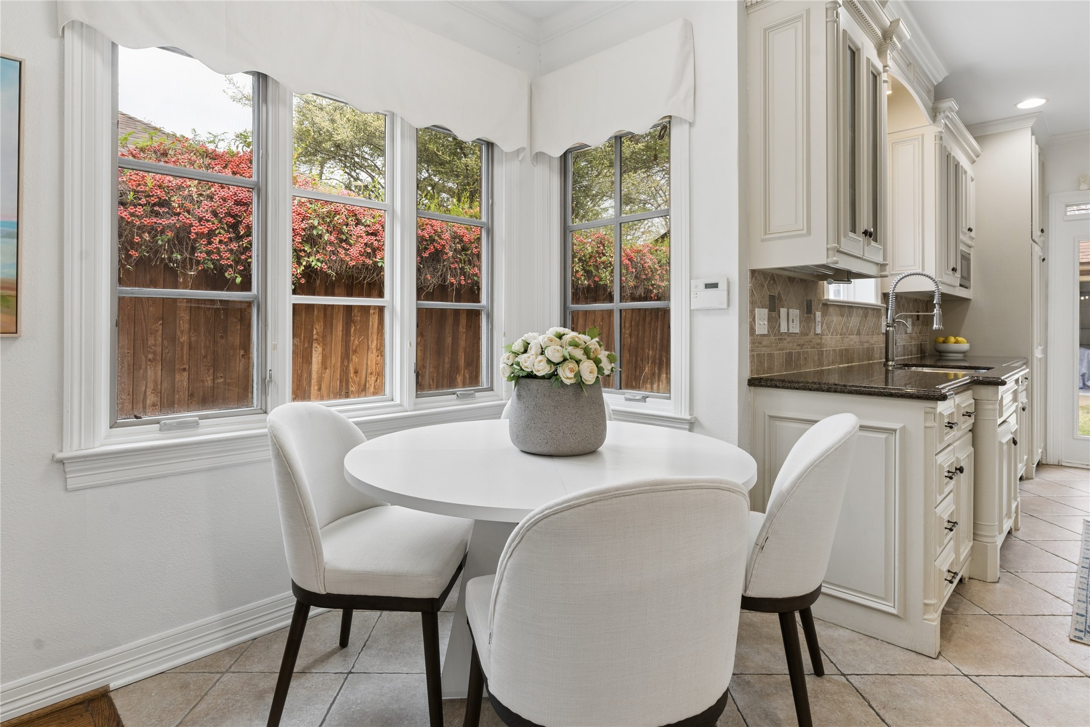 6417 Lakeshore Drive