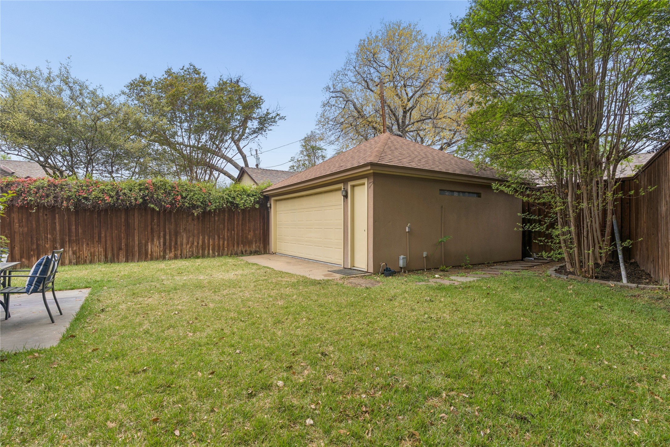 6417 Lakeshore Drive