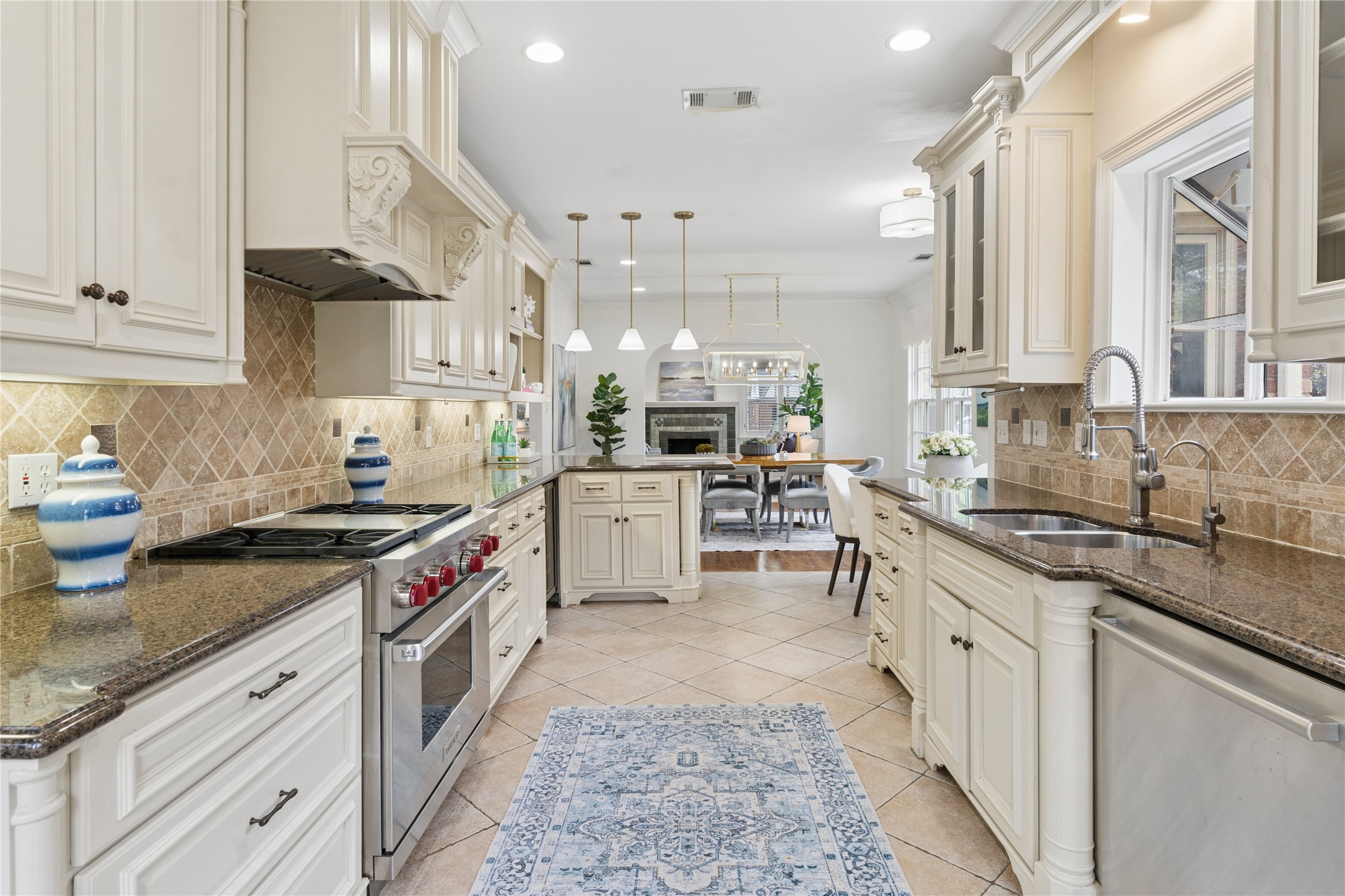 6417 Lakeshore Drive