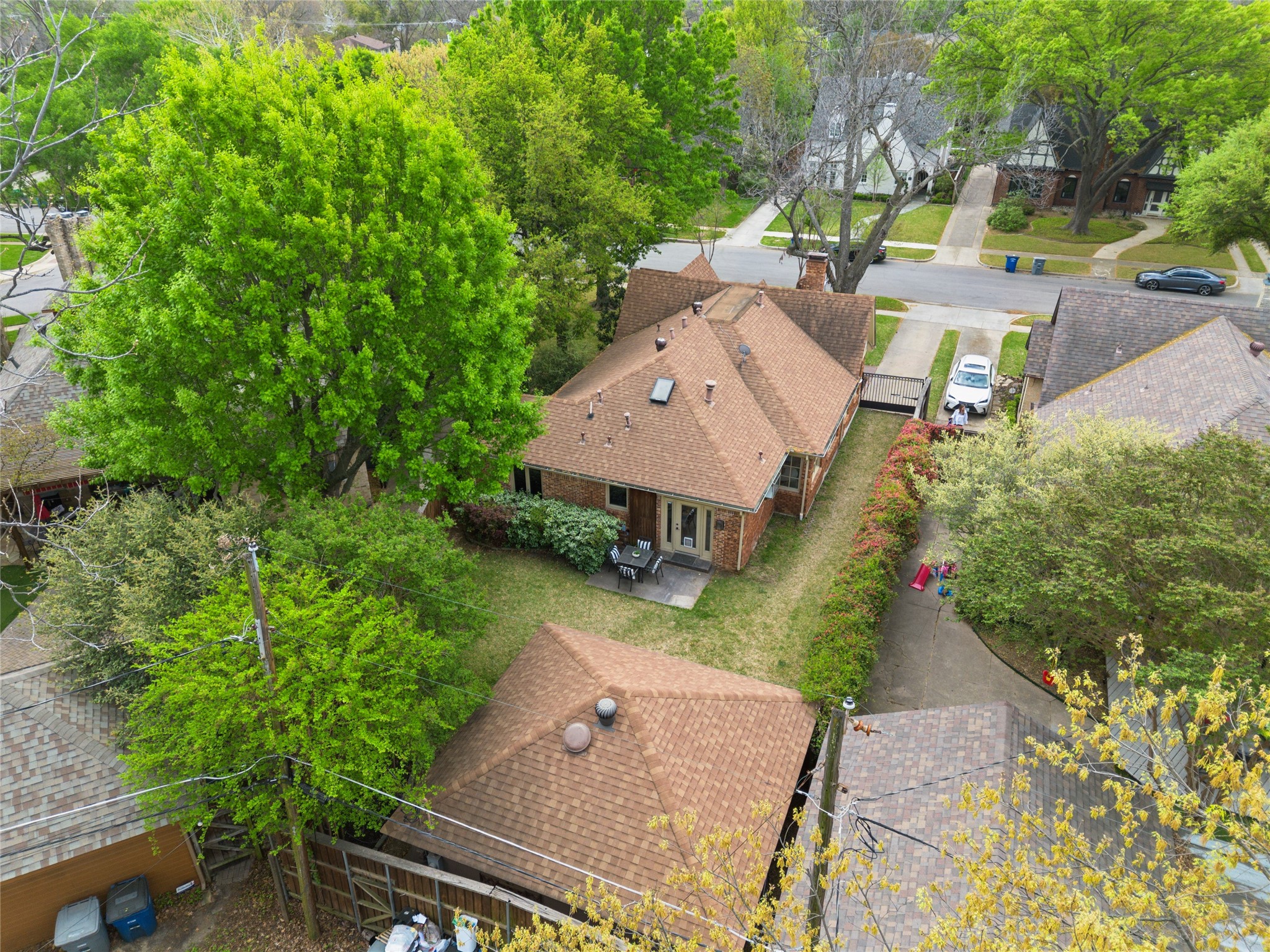 6417 Lakeshore Drive