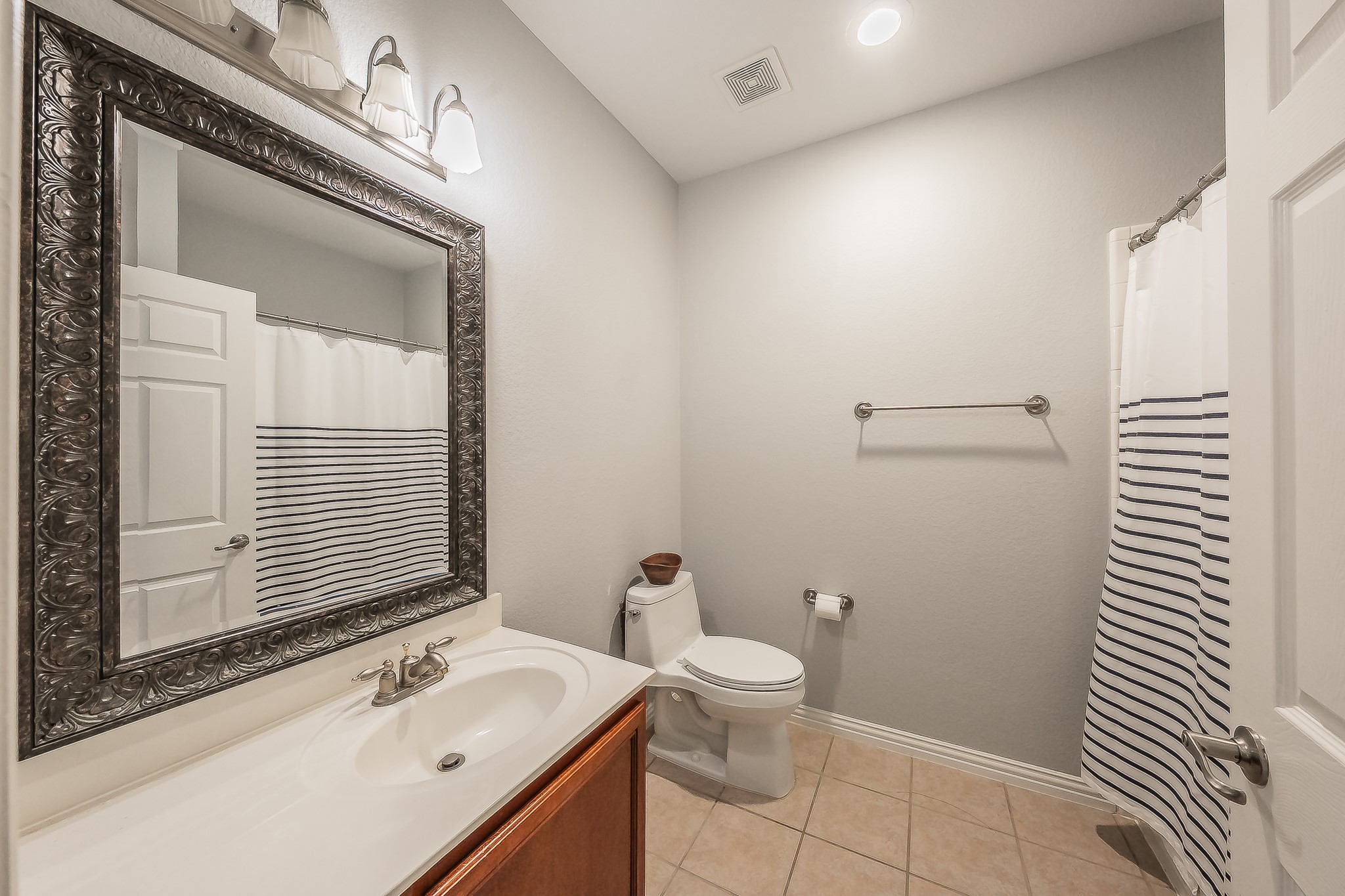 7253 Bianca Lane