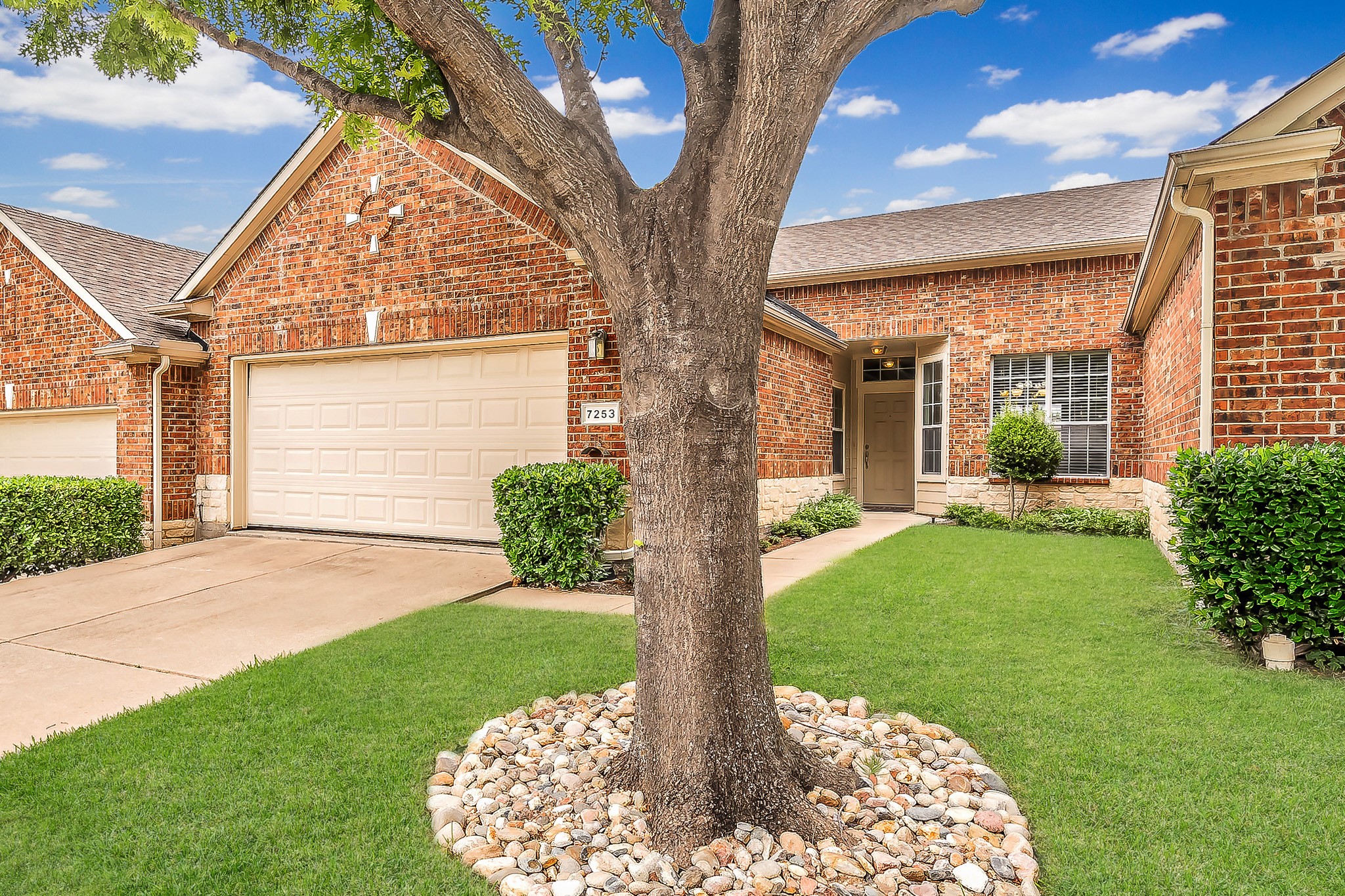 7253 Bianca Lane