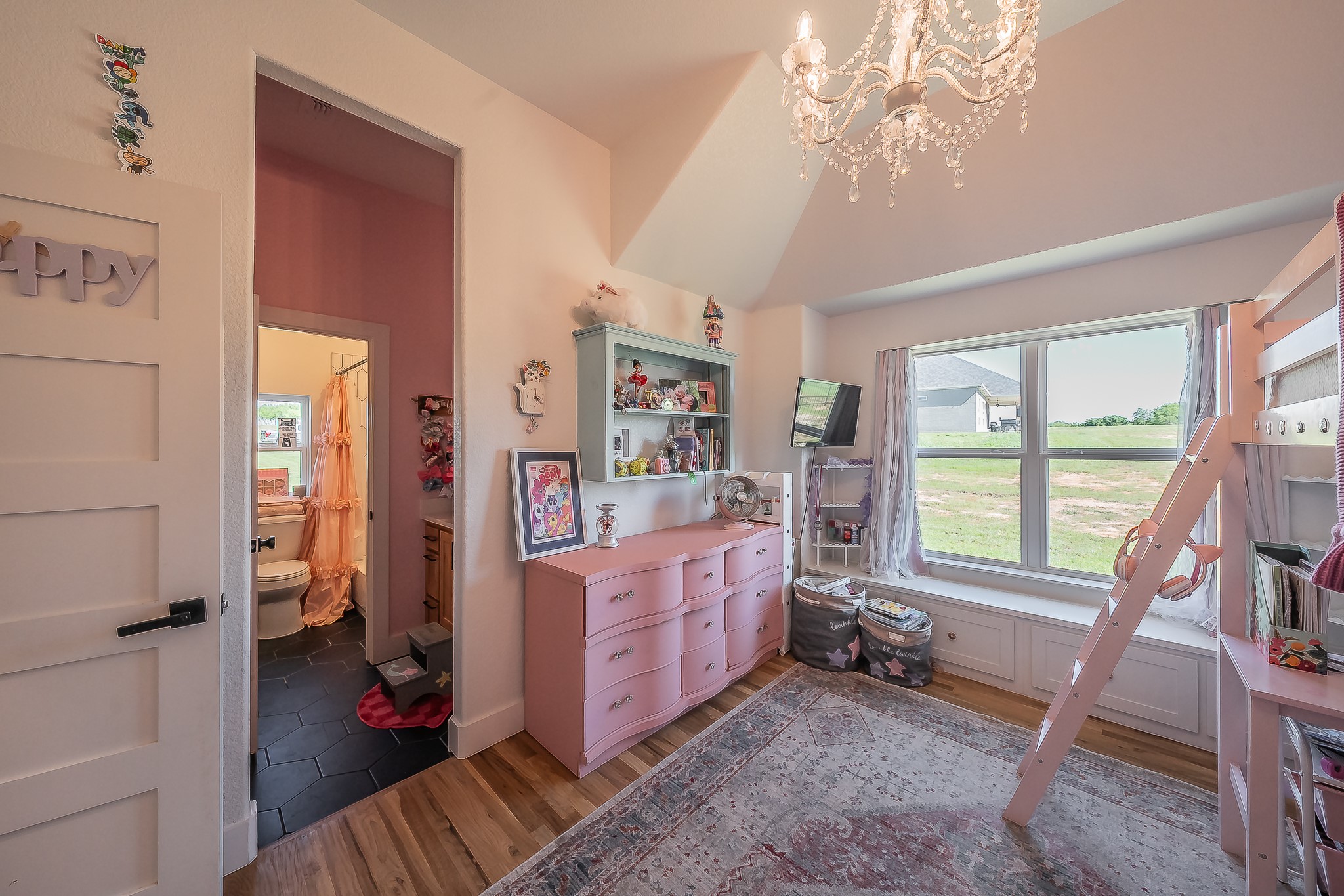 505 N Saddle Horn Court
