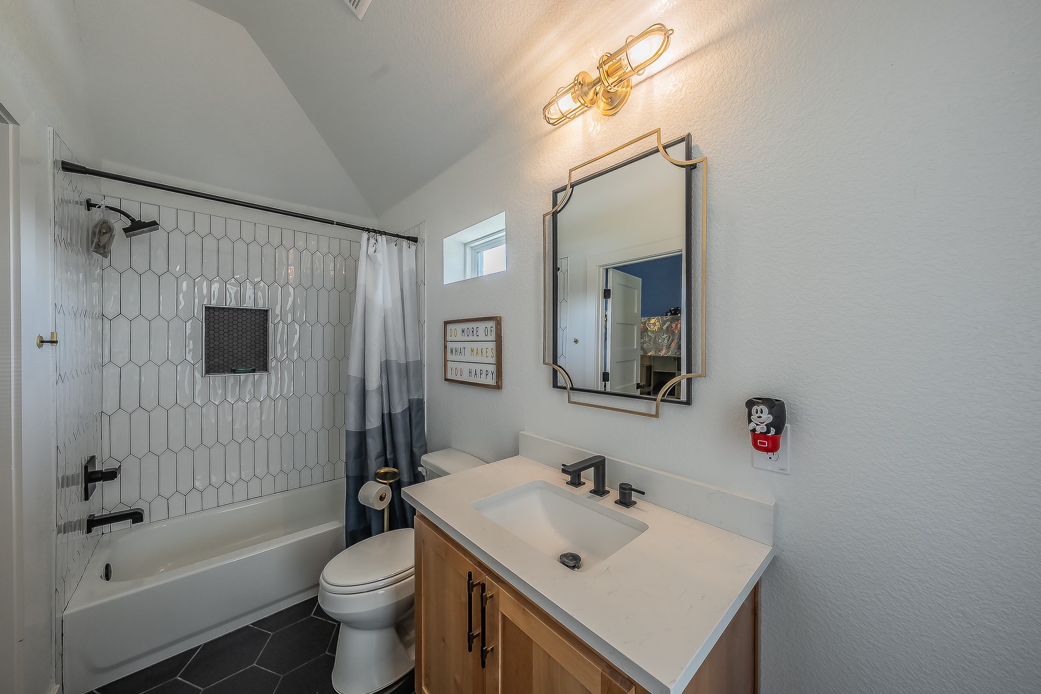 505 N Saddle Horn Court