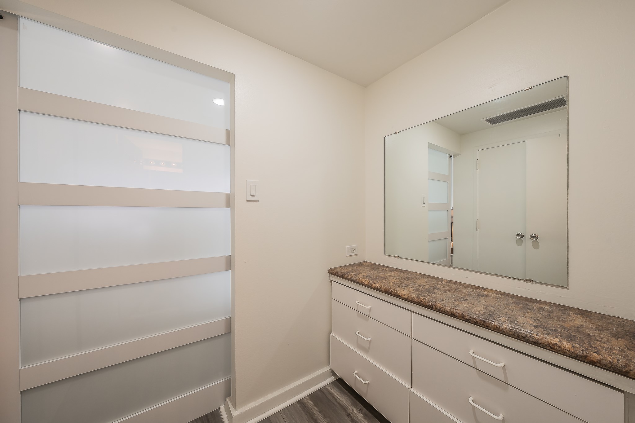 6211 W Northwest Highway G417