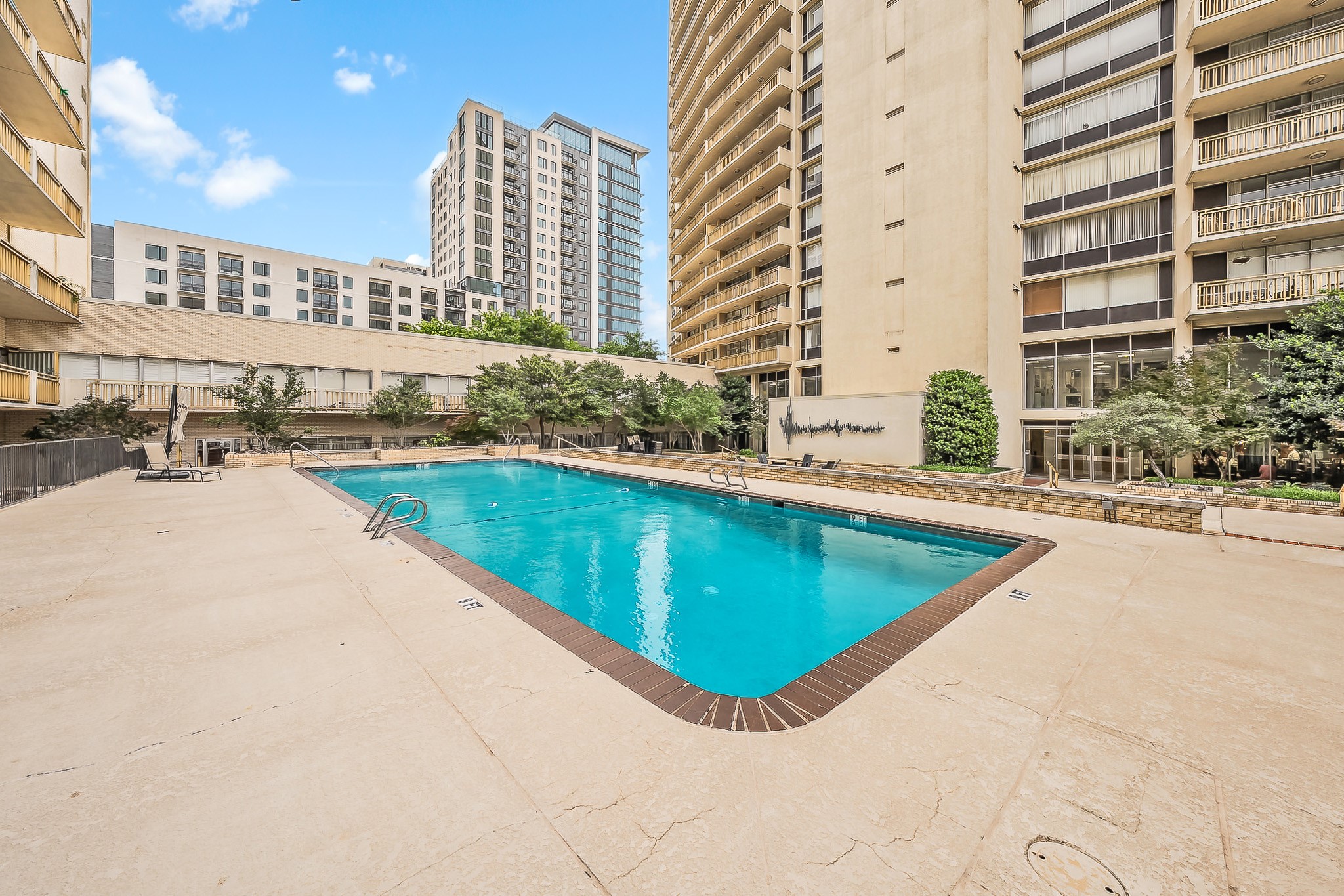 6211 W Northwest Highway G417