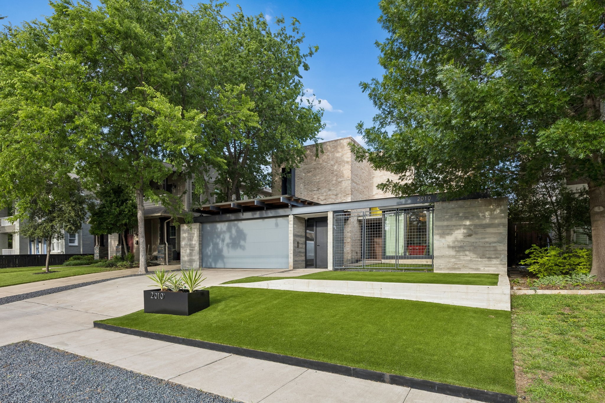2010 Mcmillan Avenue