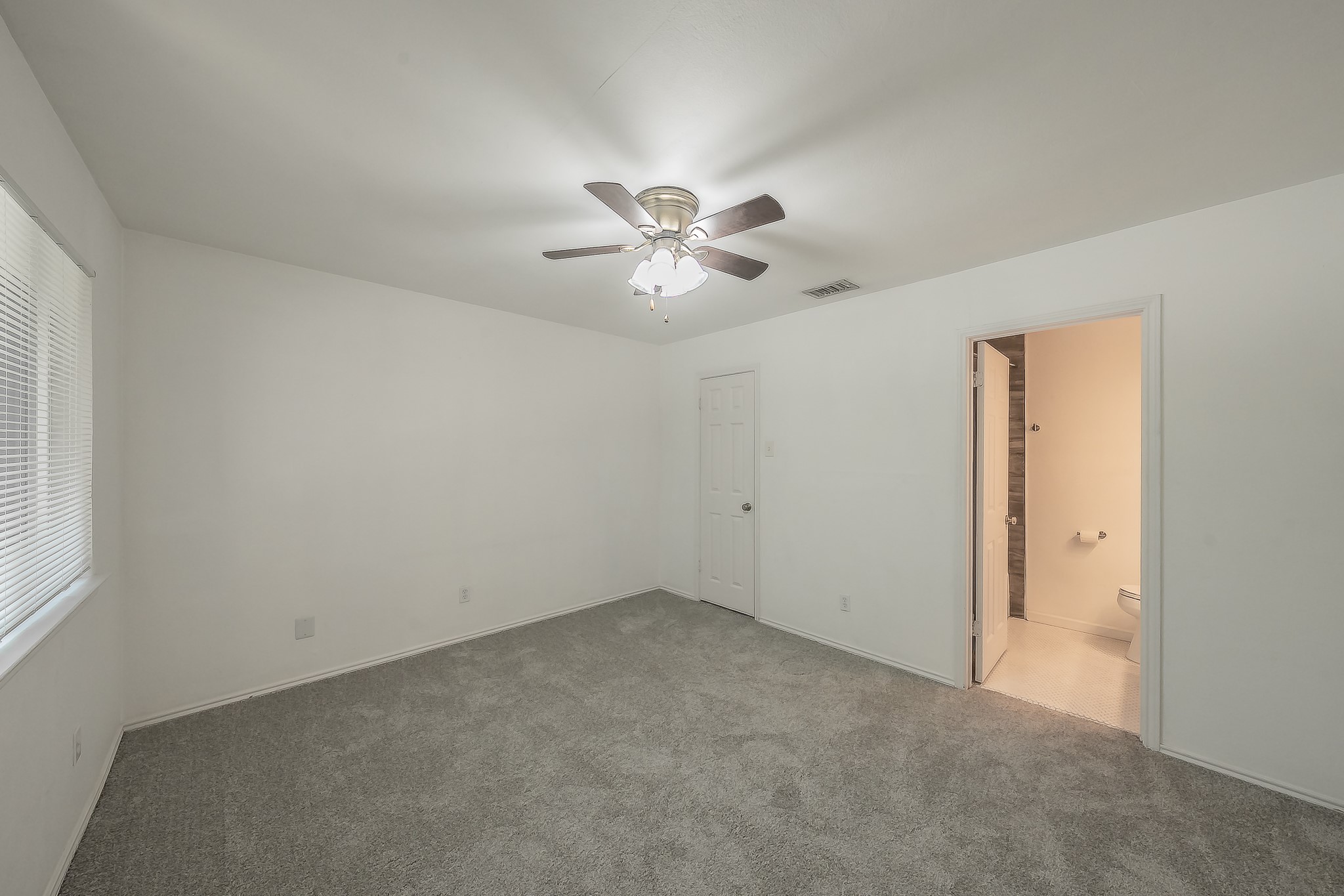 8404 Forest Lane 305