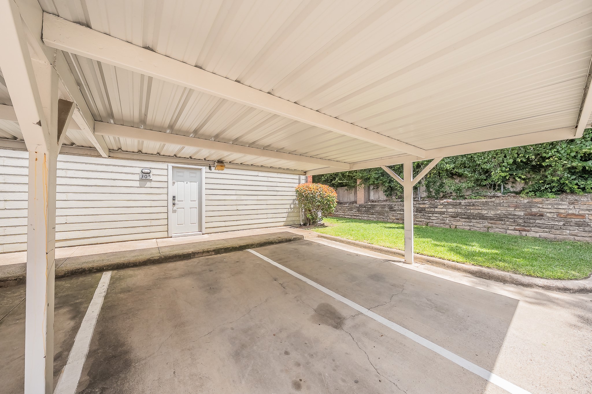 8404 Forest Lane 305