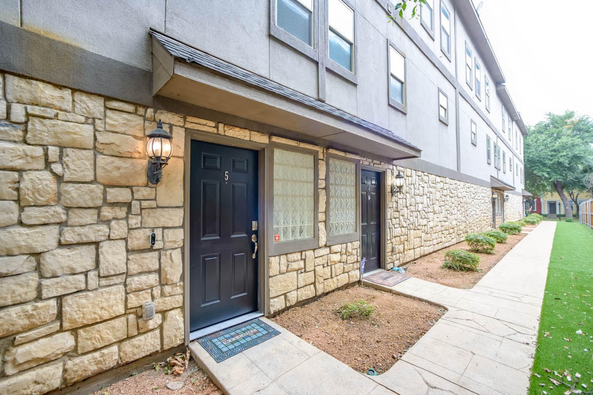 4110 Mckinney Avenue 5