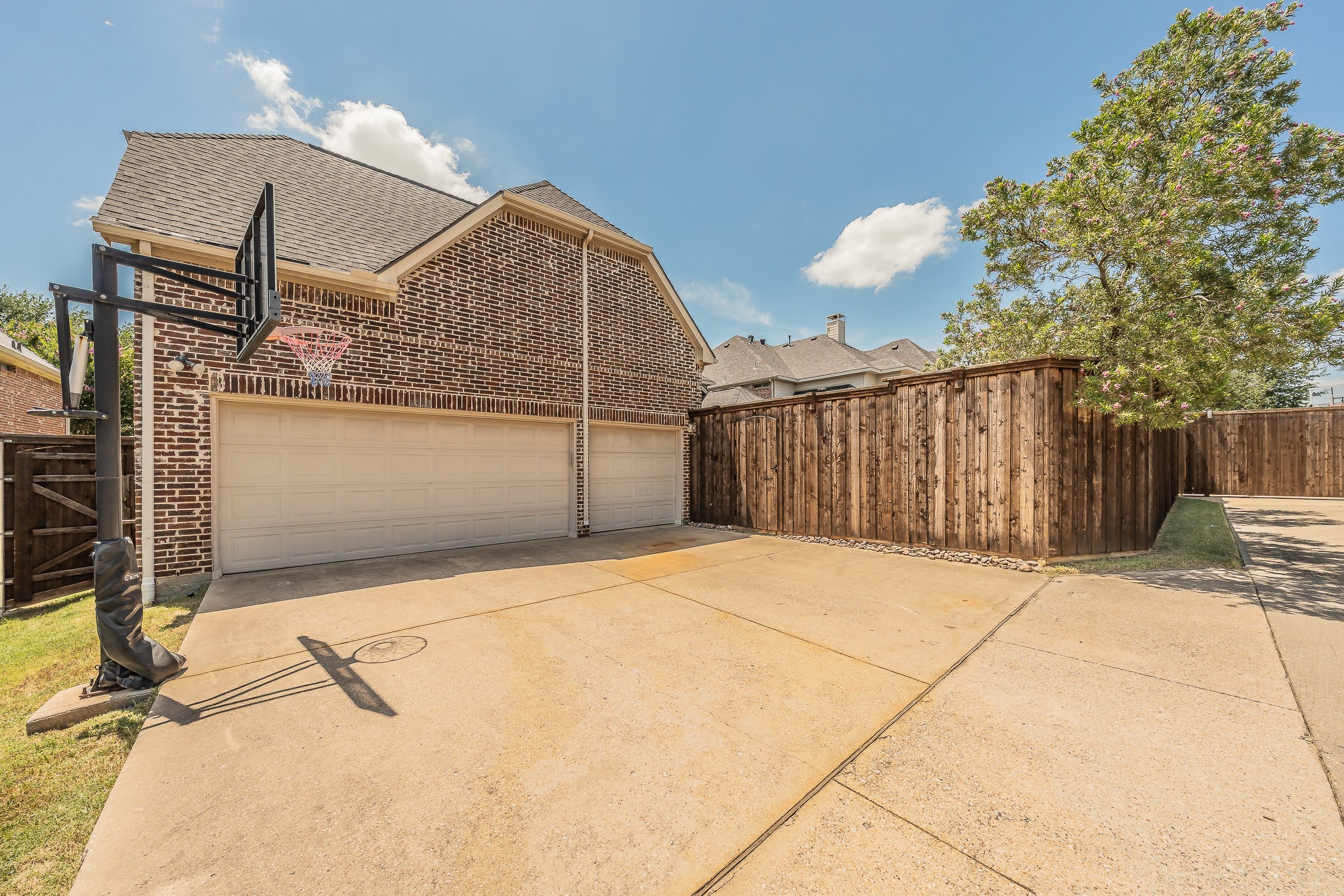 4542 Carraway Drive