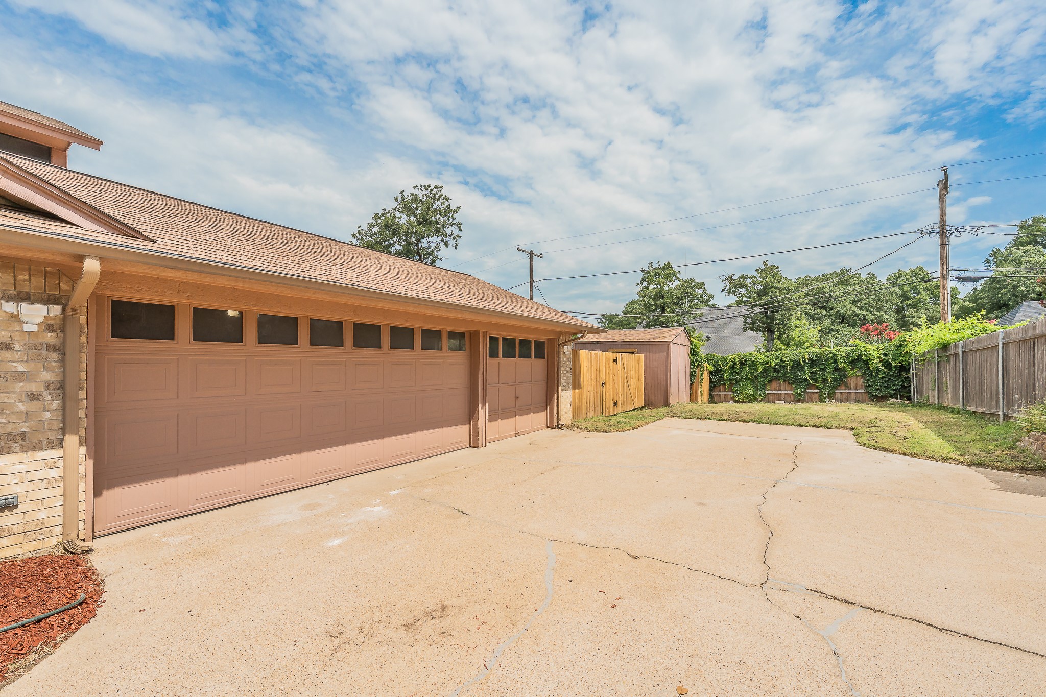 2709 Oak Trail Court