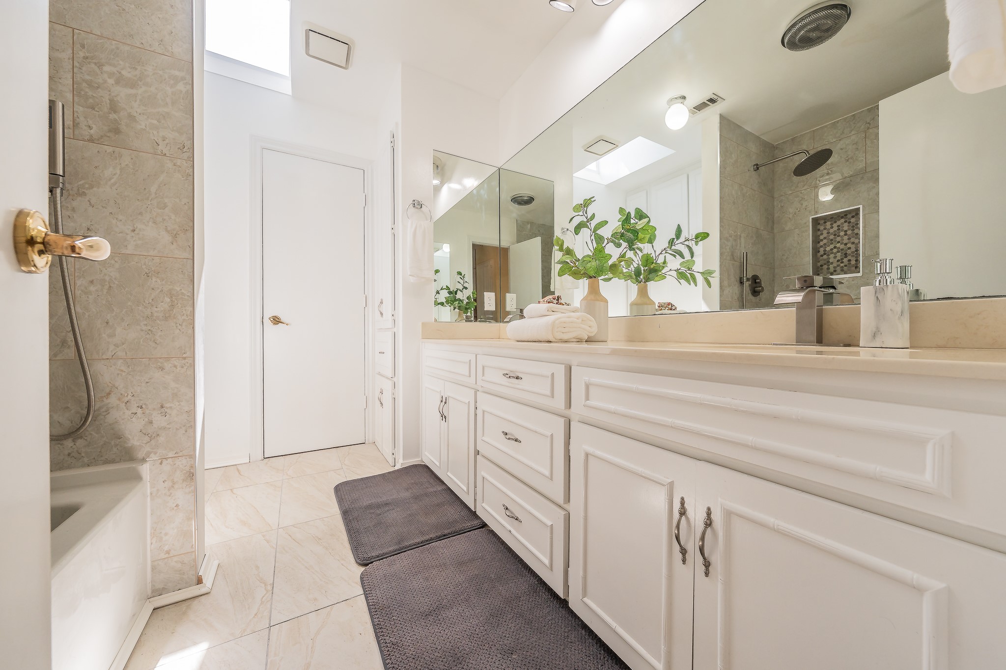2709 Oak Trail Court