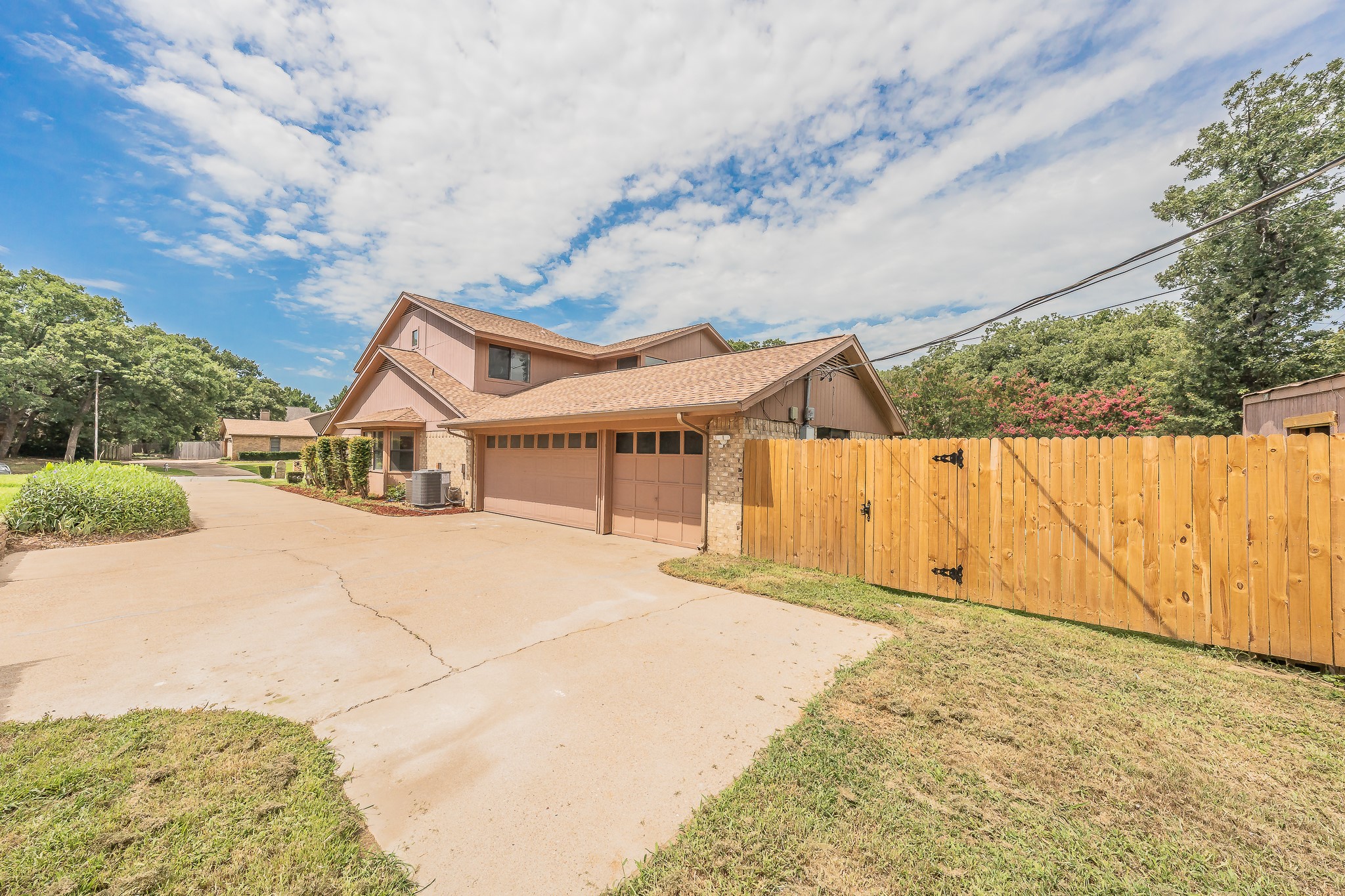 2709 Oak Trail Court