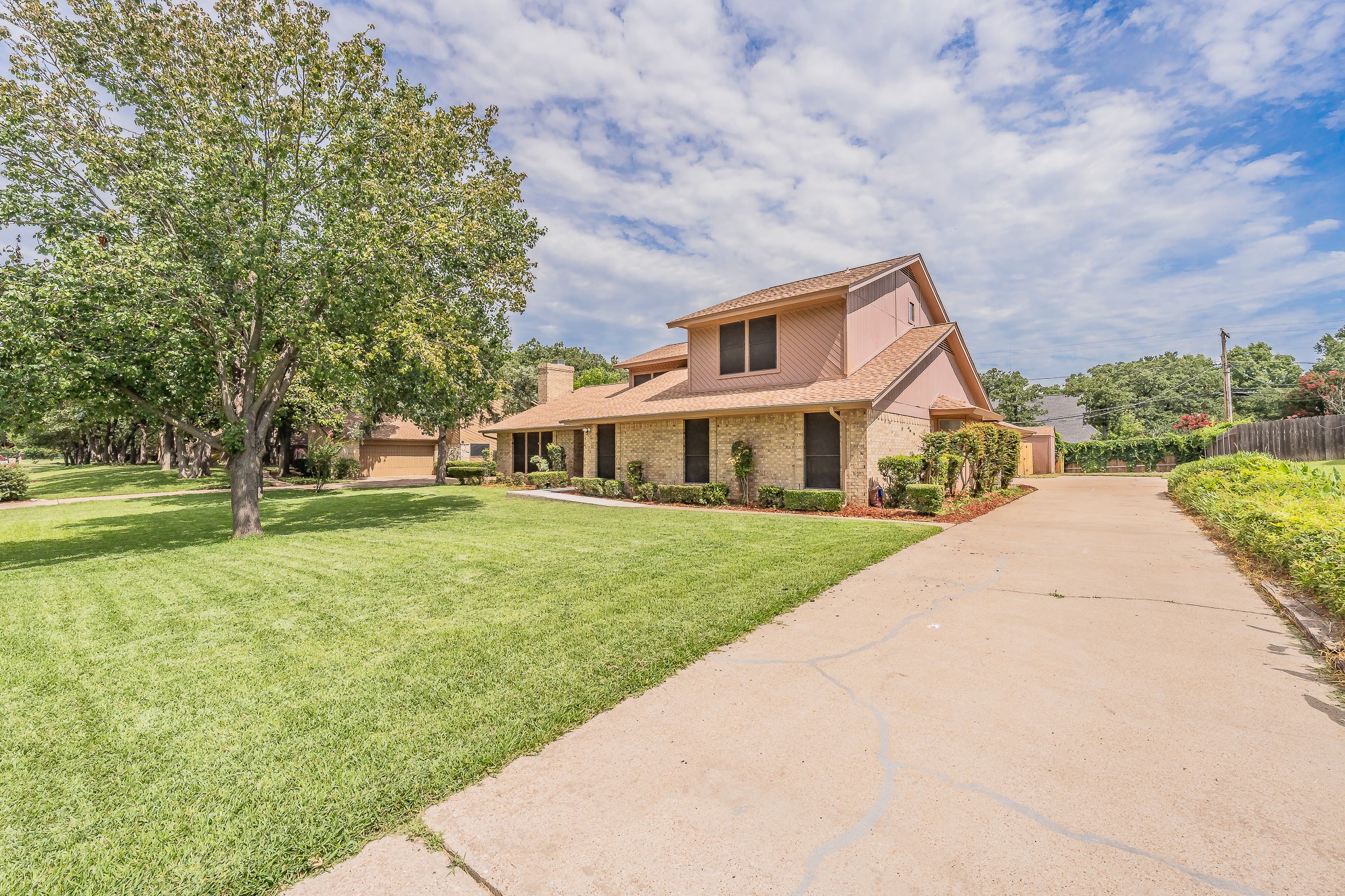 2709 Oak Trail Court