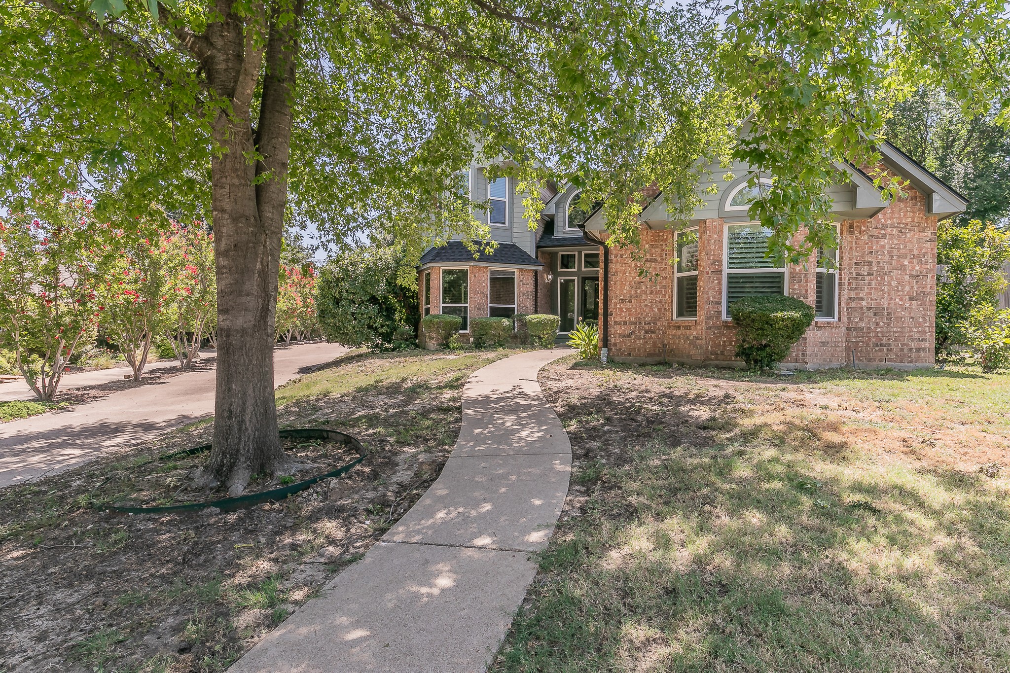 2 Edgemere Court