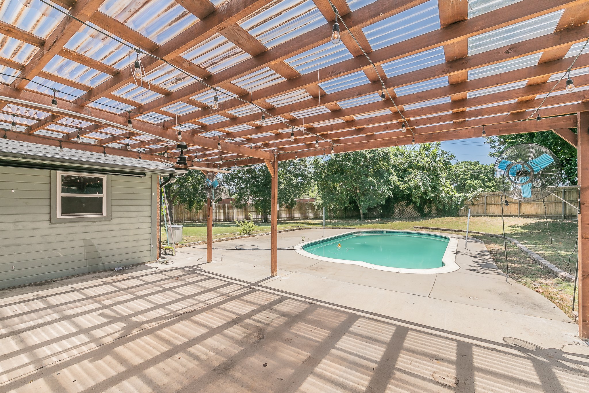 2 Edgemere Court