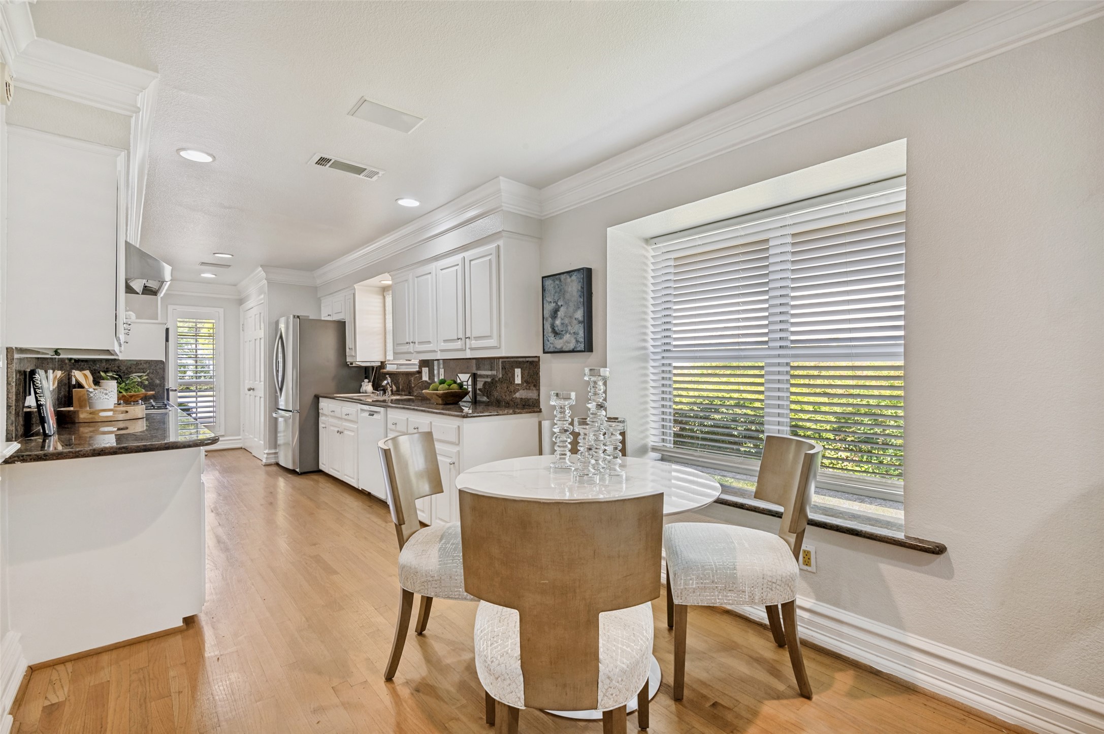 5322 W Mockingbird Lane