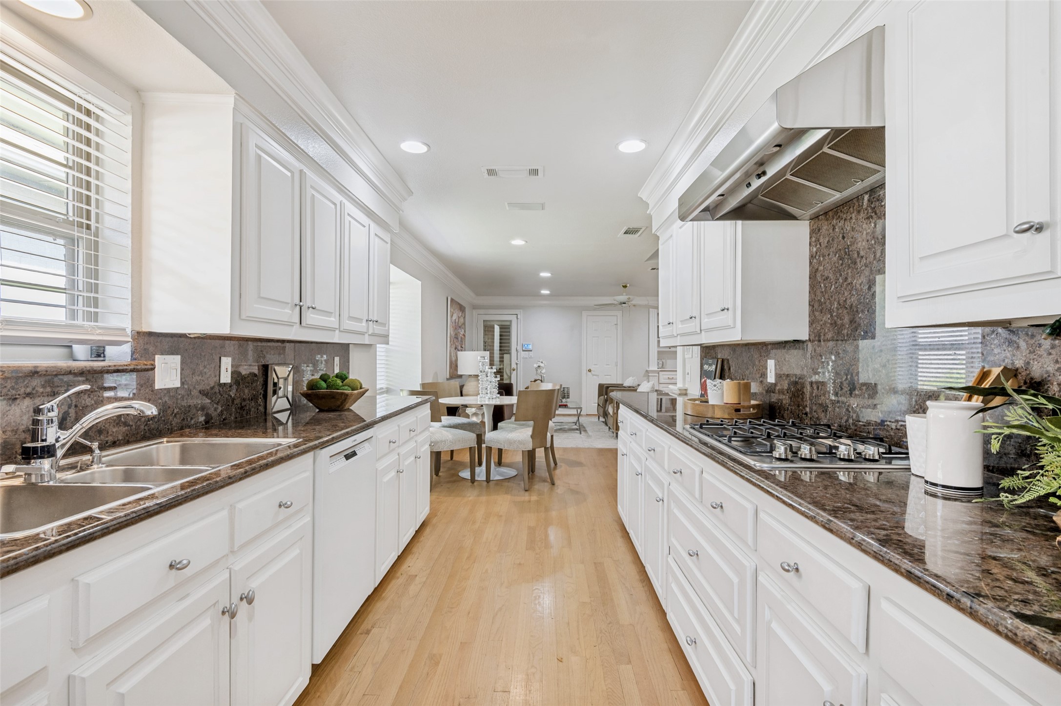 5322 W Mockingbird Lane