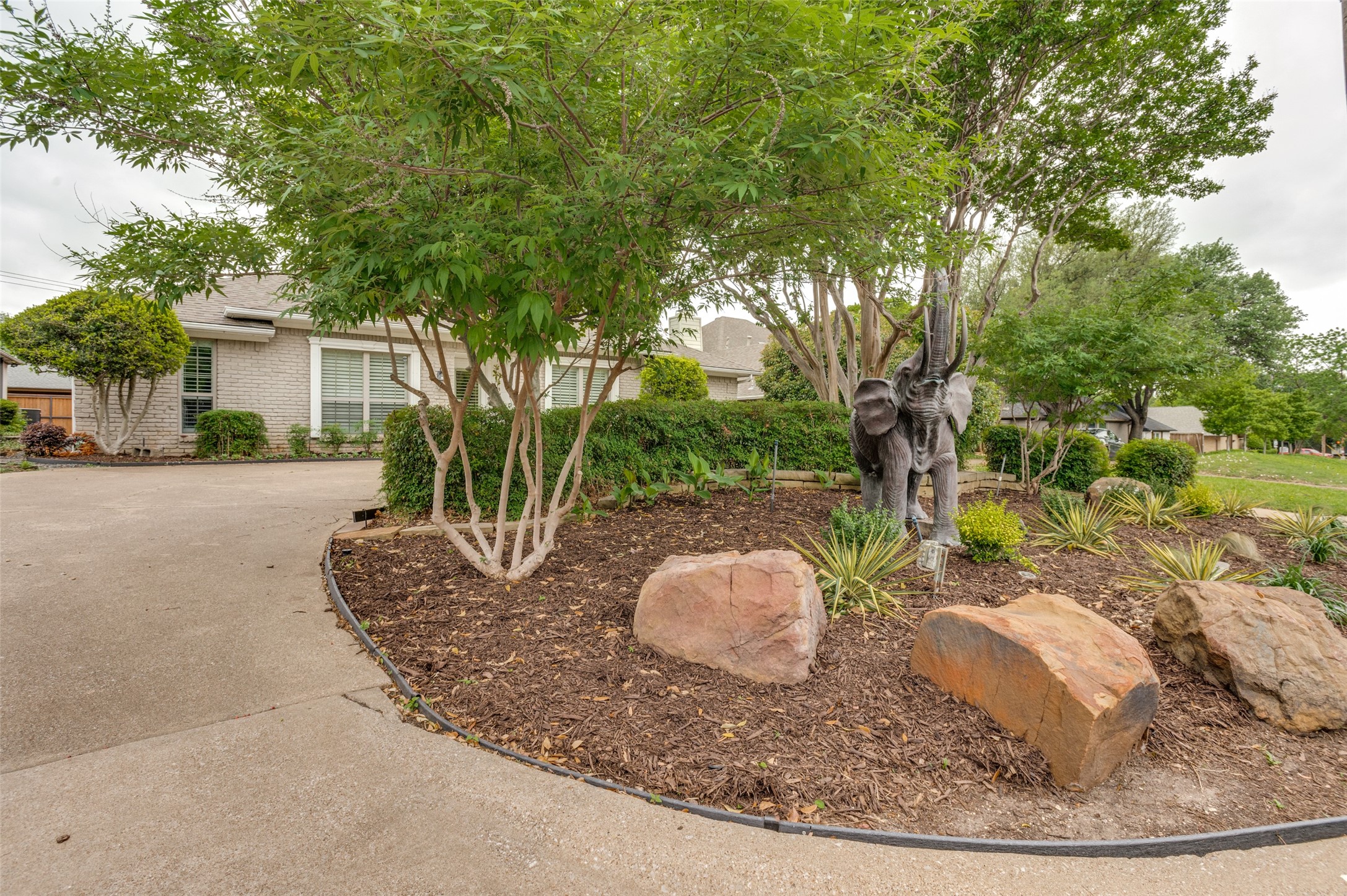 5322 W Mockingbird Lane