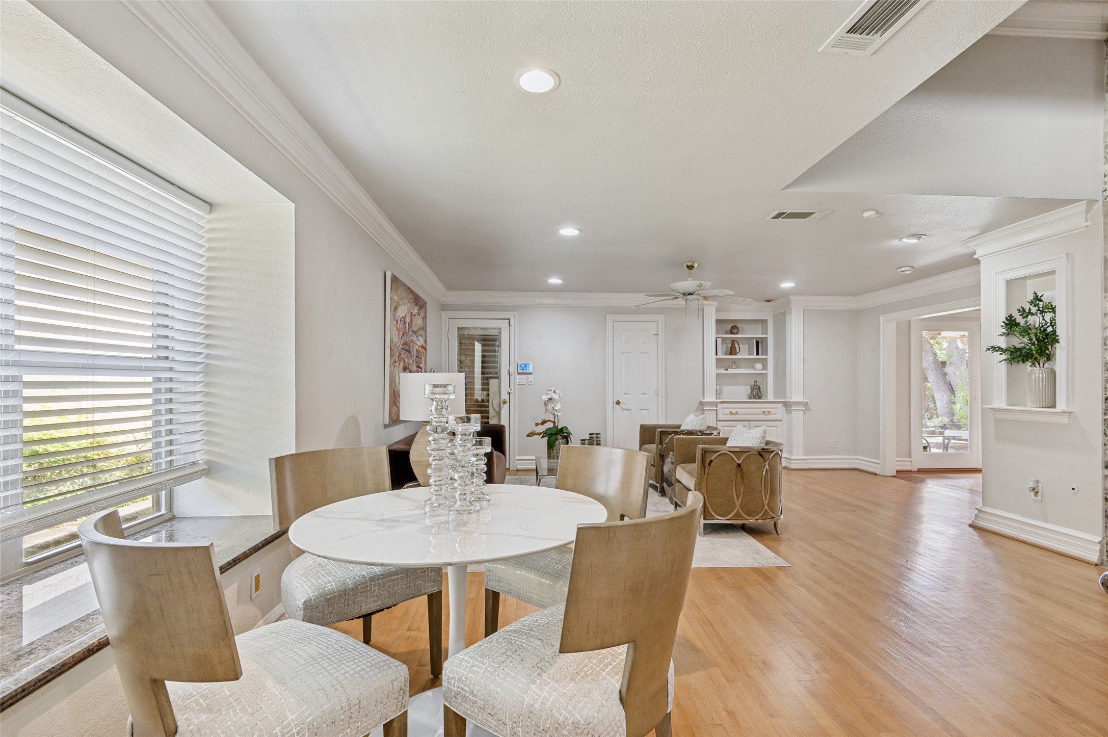 5322 W Mockingbird Lane