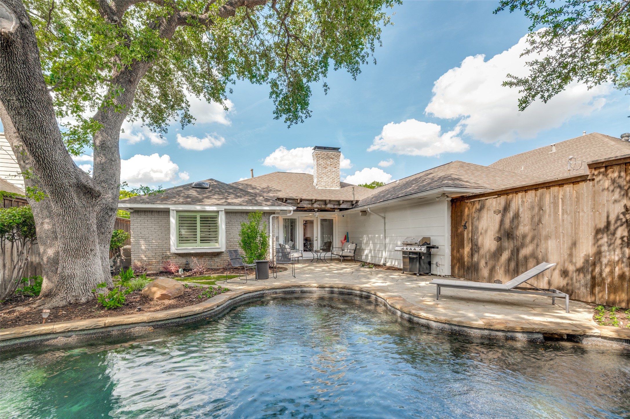 5322 W Mockingbird Lane