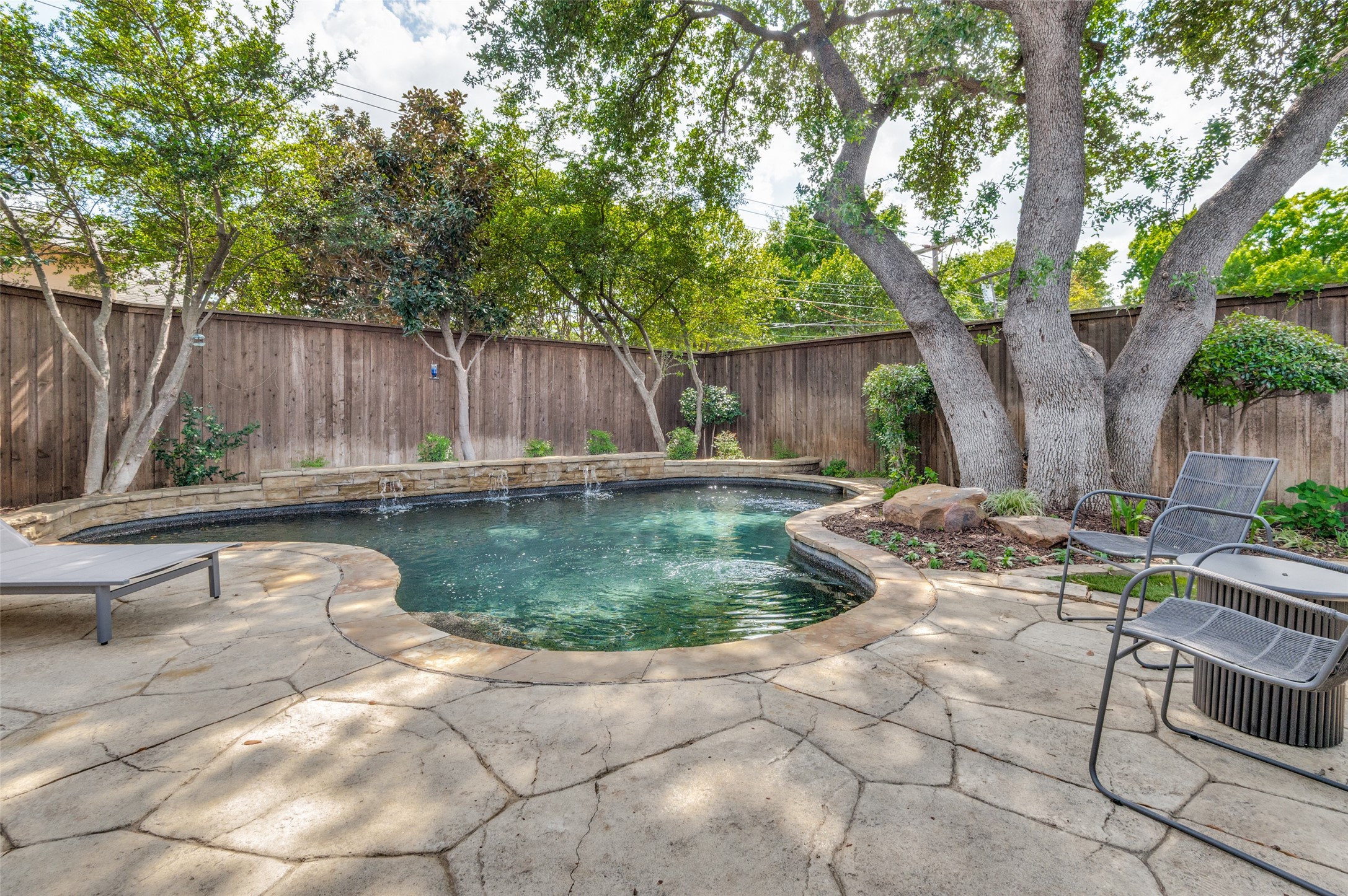 5322 W Mockingbird Lane