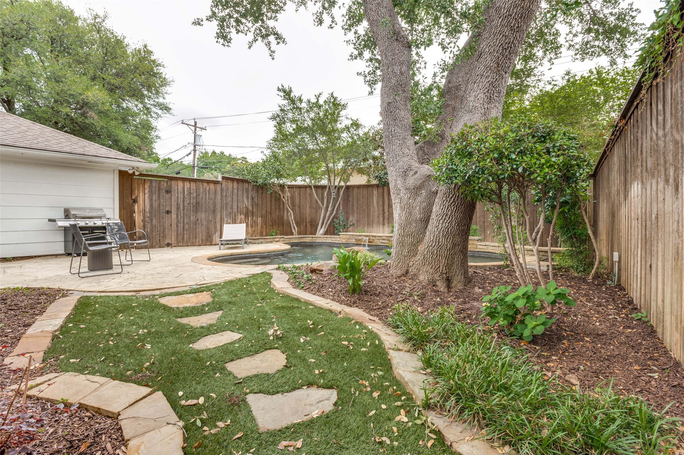 5322 W Mockingbird Lane