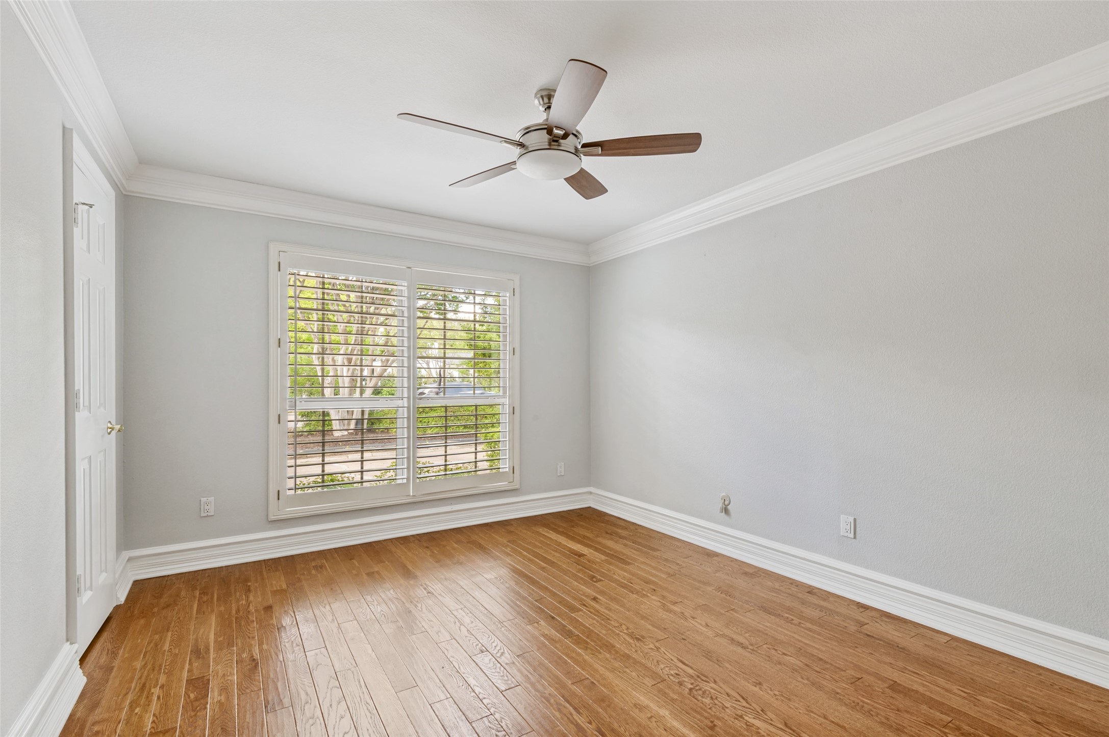 5322 W Mockingbird Lane