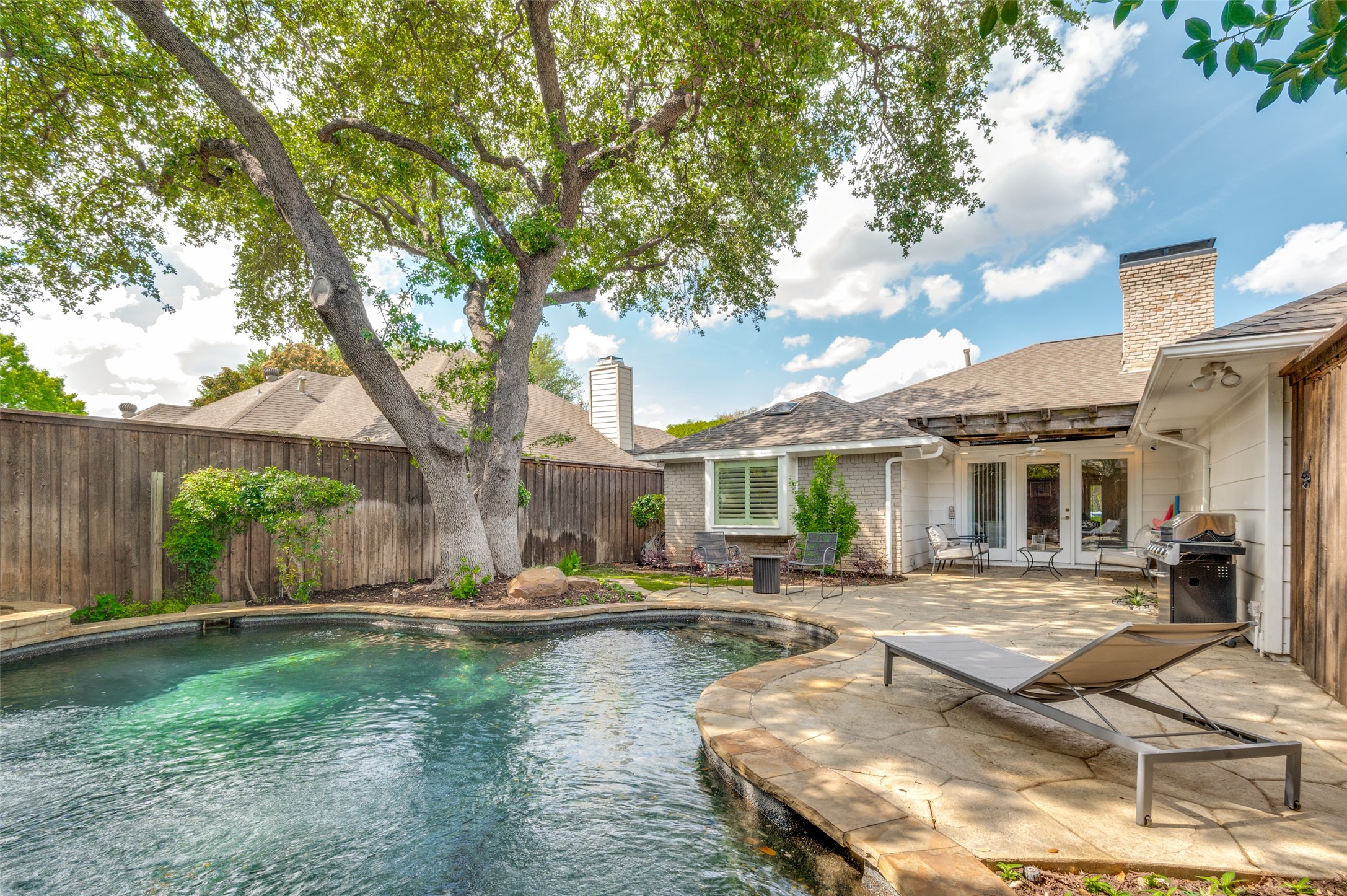 5322 W Mockingbird Lane