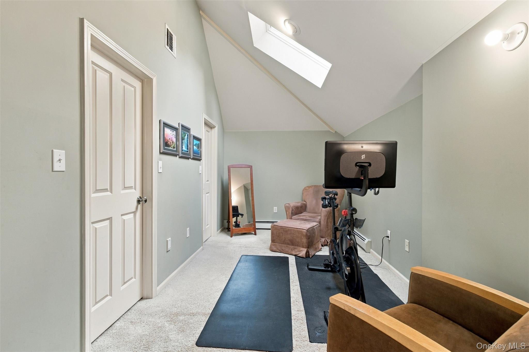 6 Regis Court
