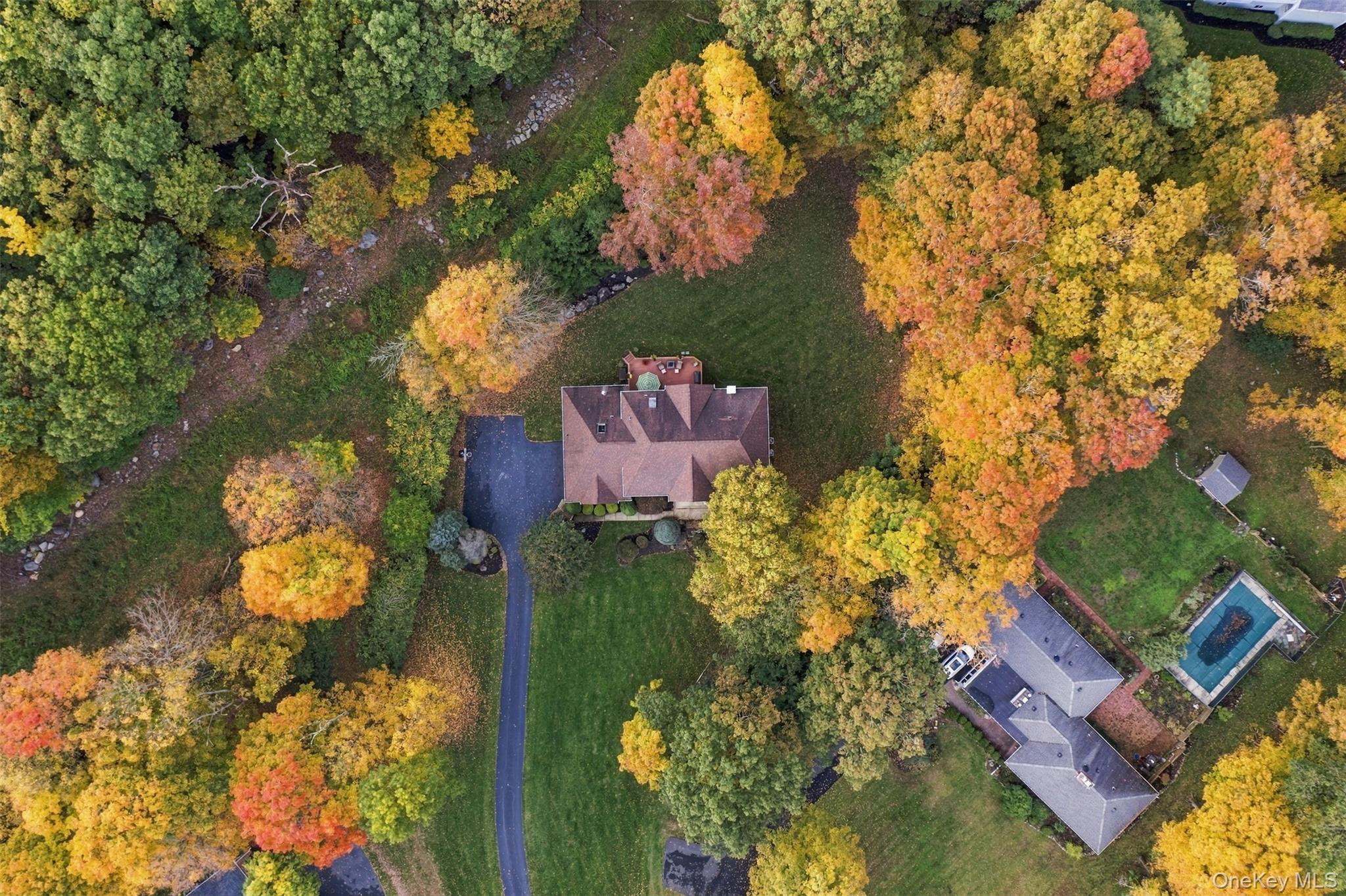 6 Regis Court