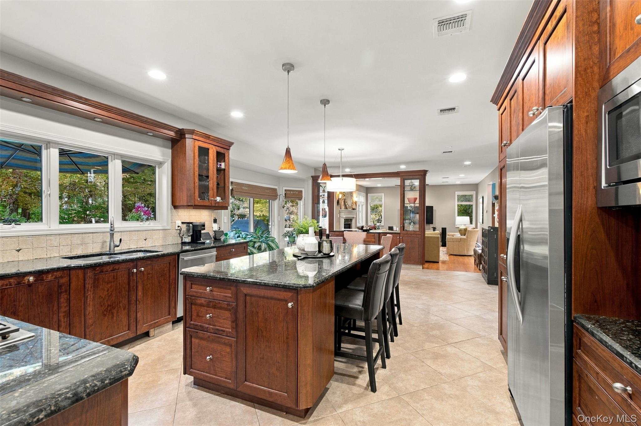 6 Regis Court