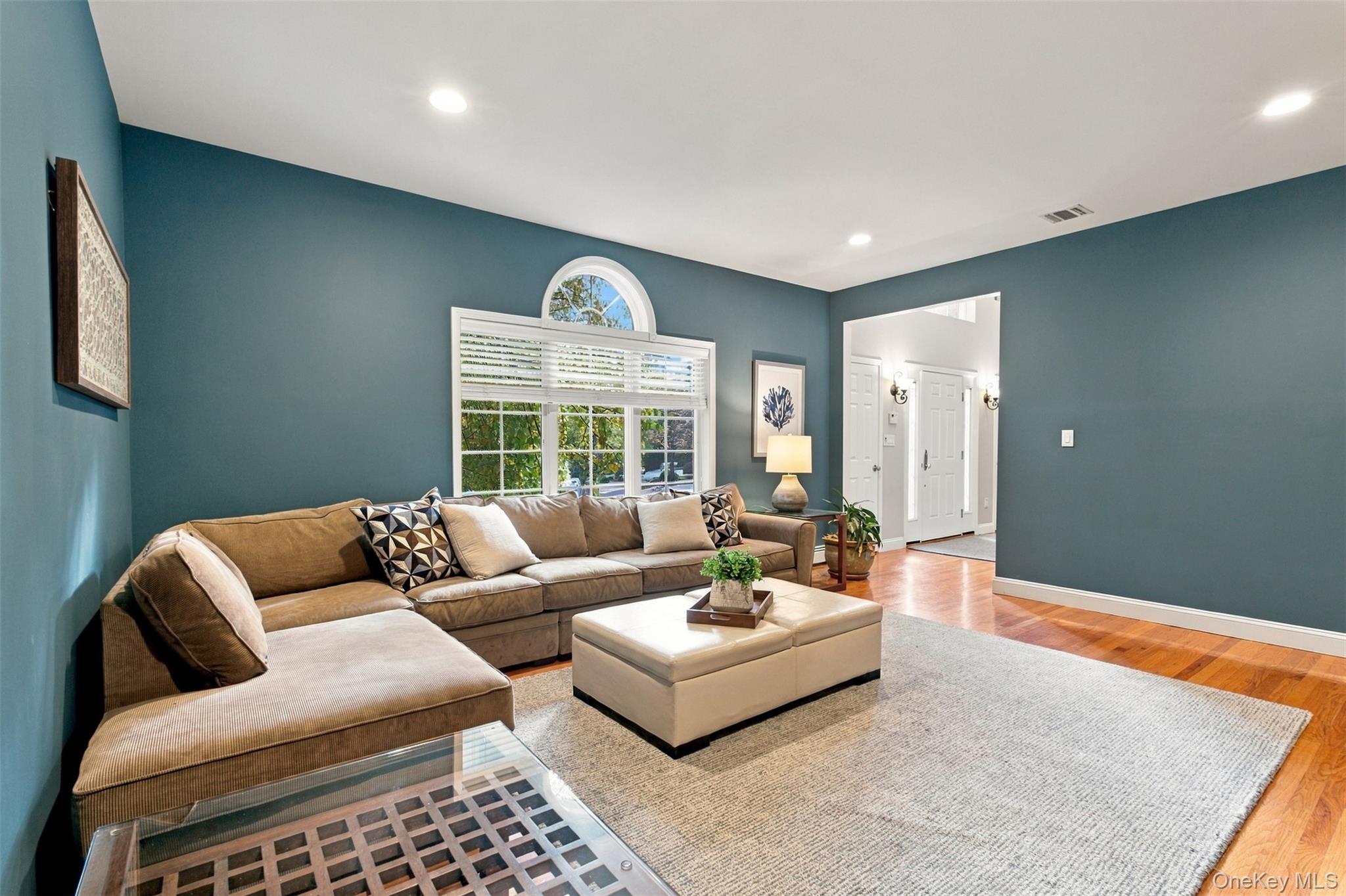 6 Regis Court
