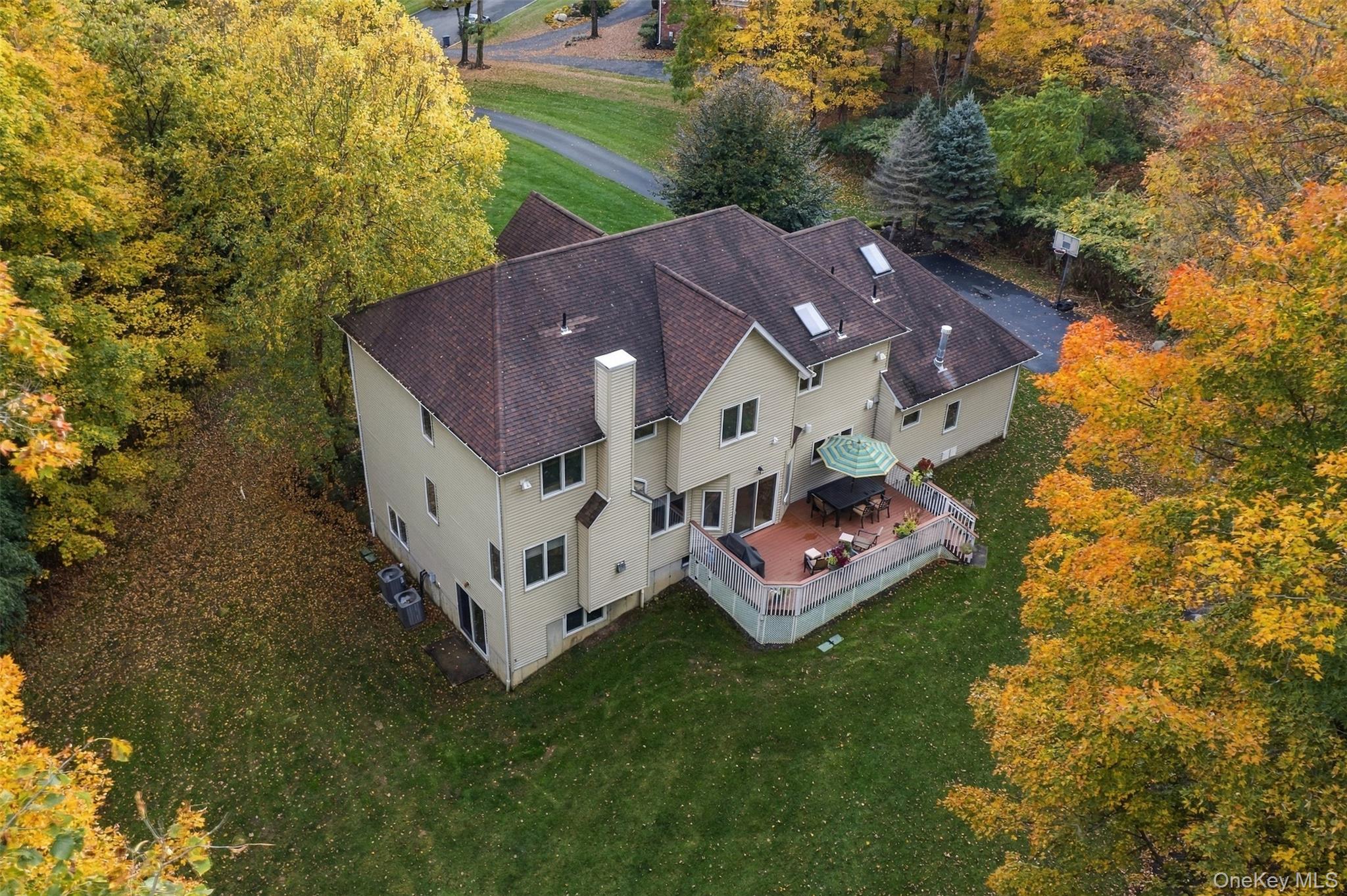 6 Regis Court