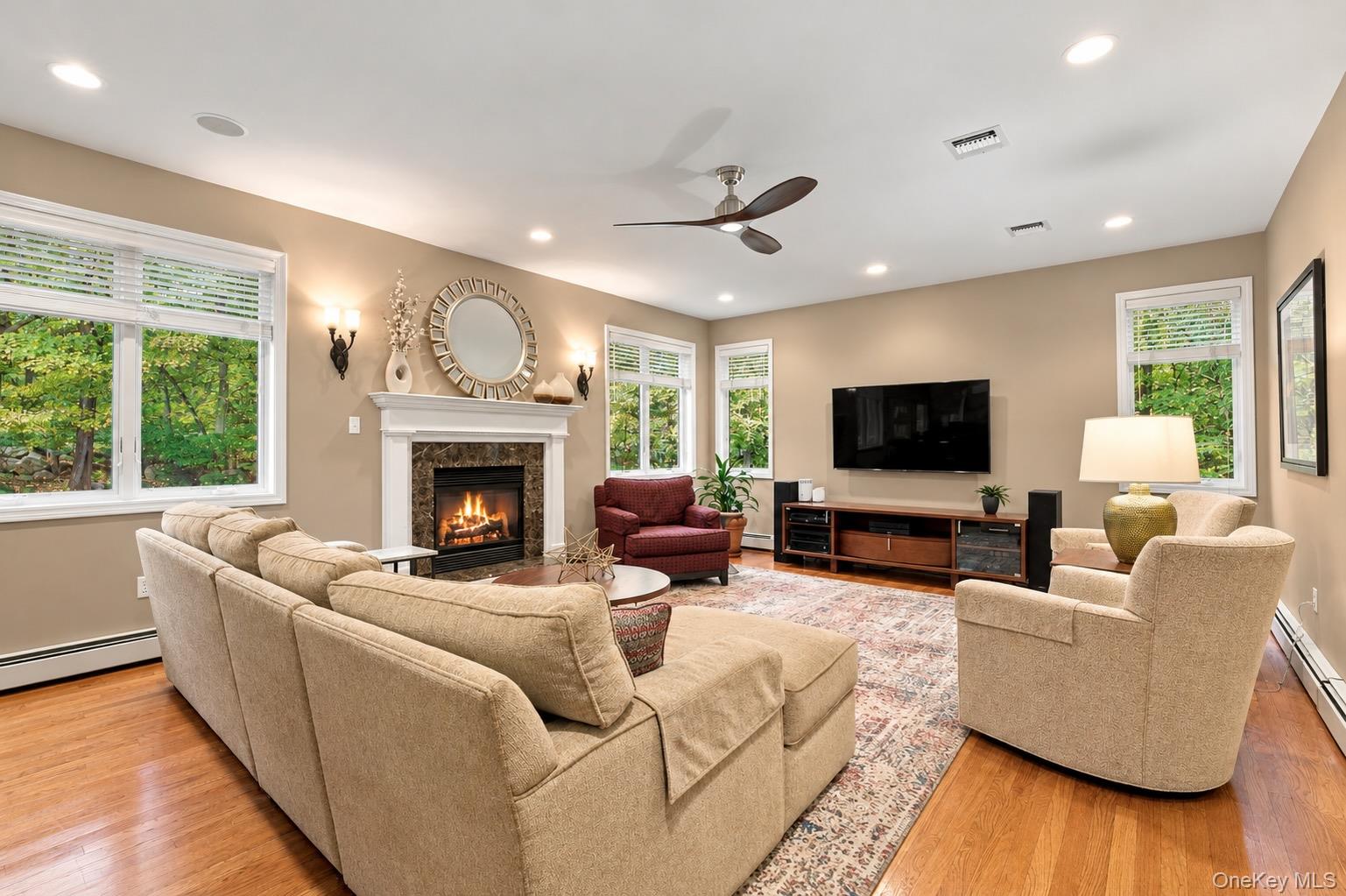 6 Regis Court