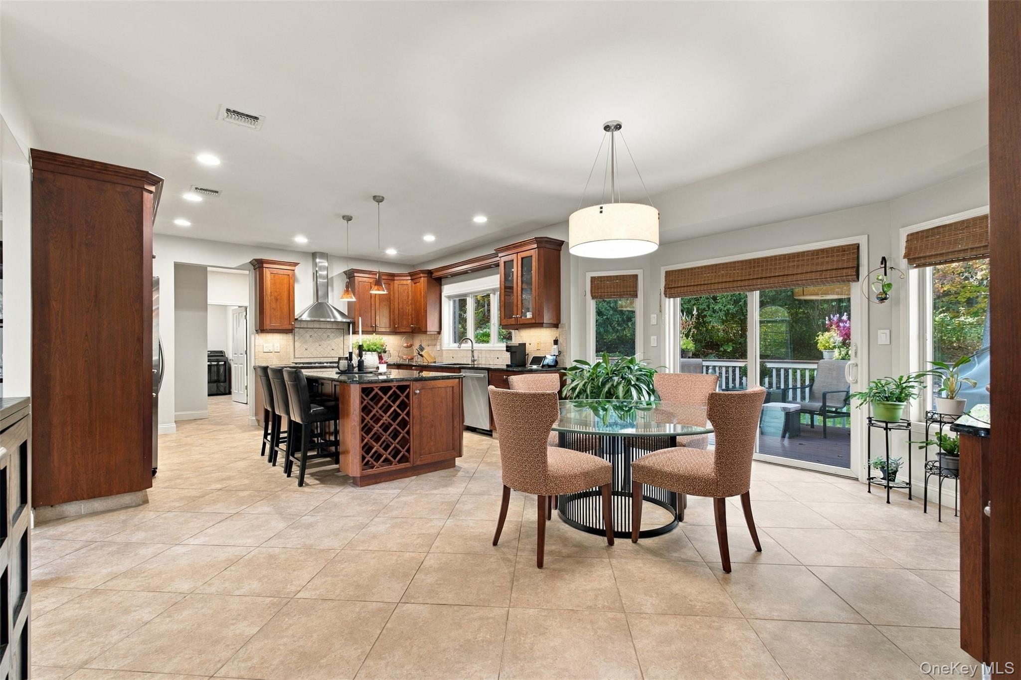6 Regis Court