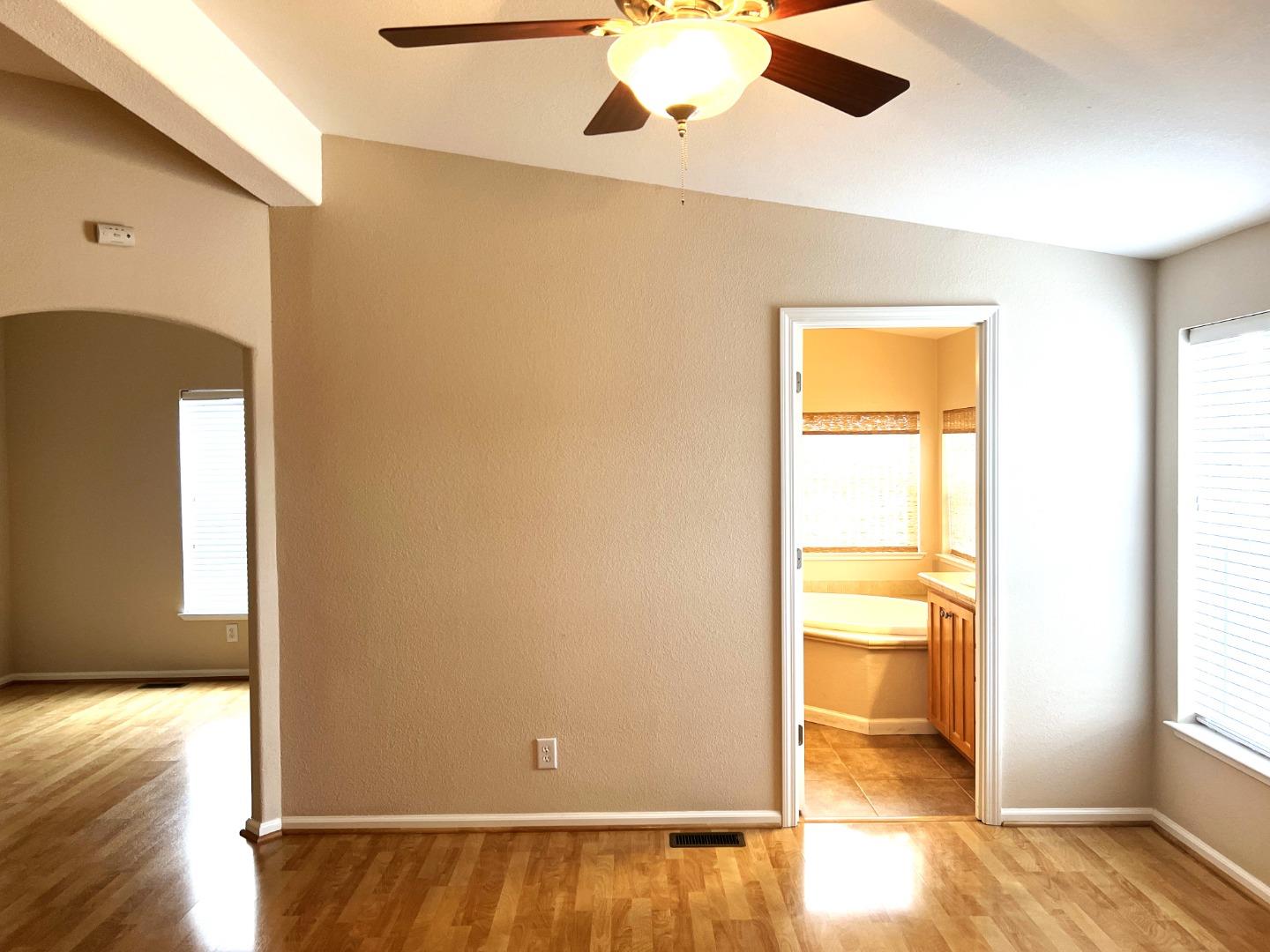 323 Chateau La Salle 323