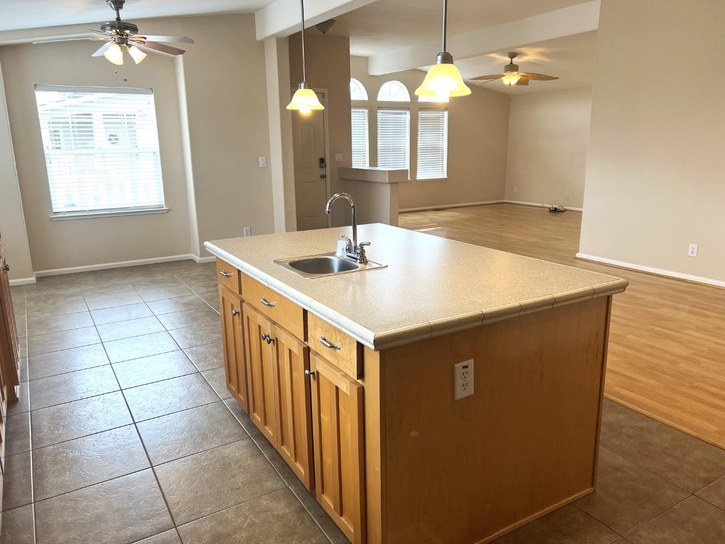 323 Chateau La Salle 323