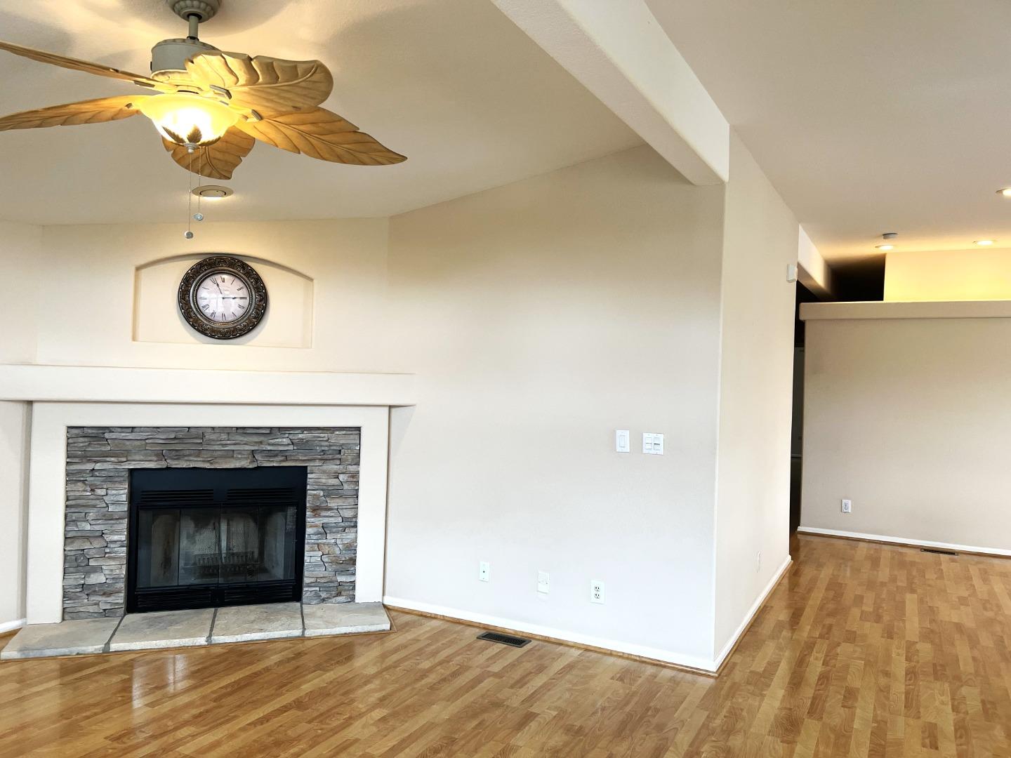 323 Chateau La Salle 323