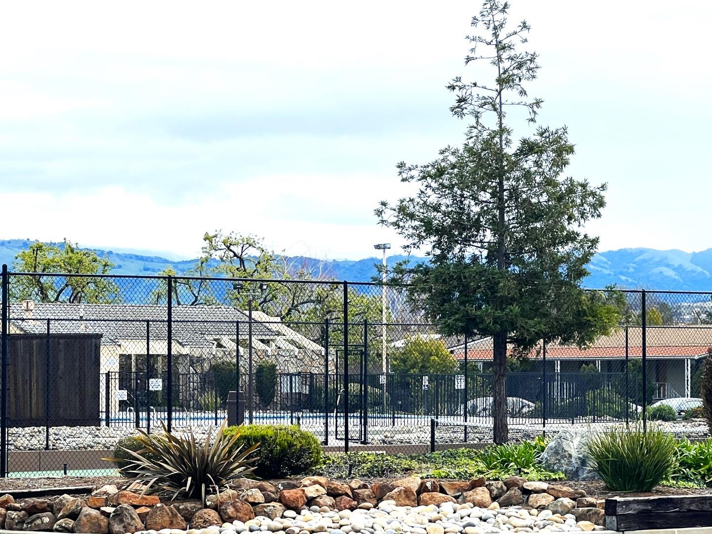 323 Chateau La Salle 323